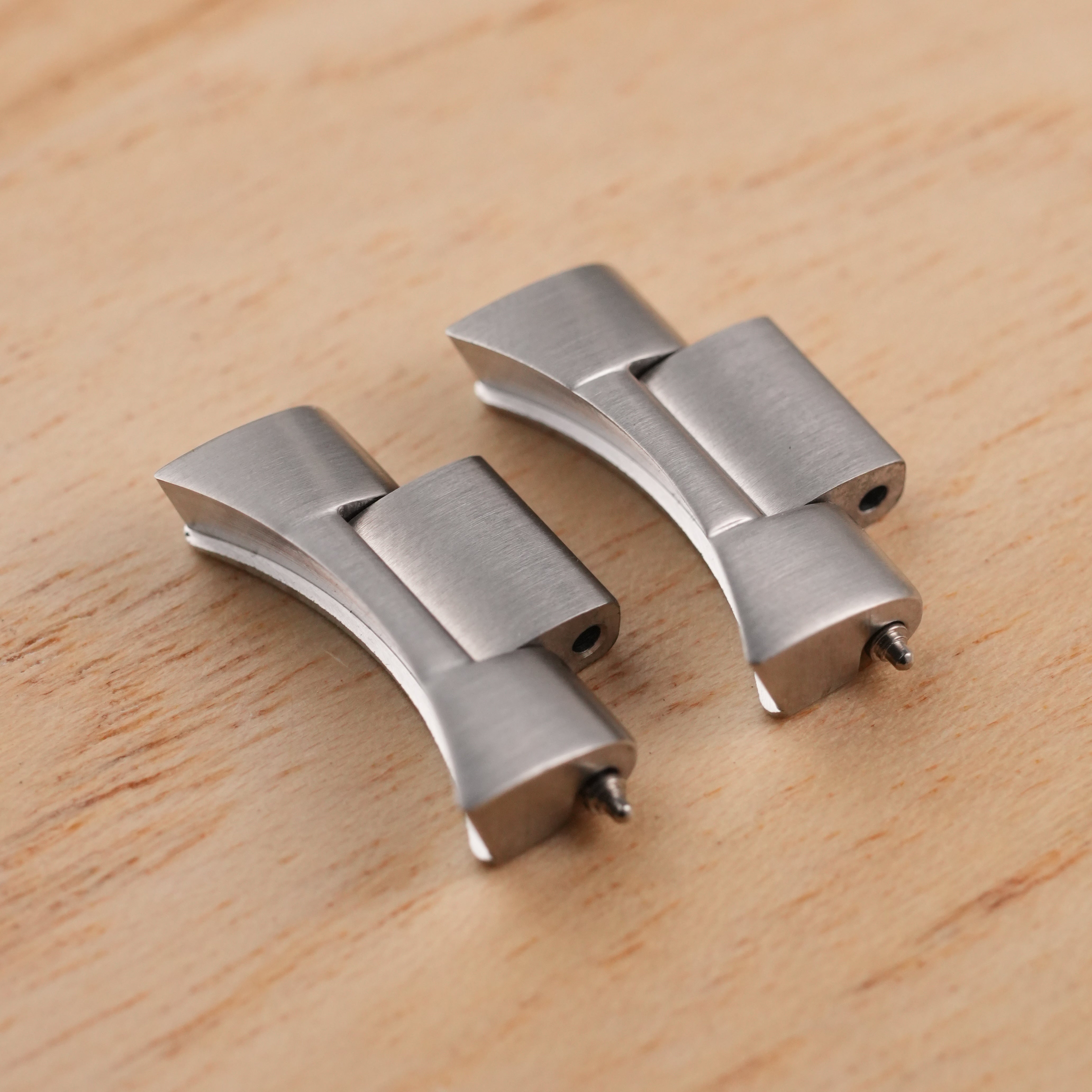 38MM Angular: Oyster Endlinks