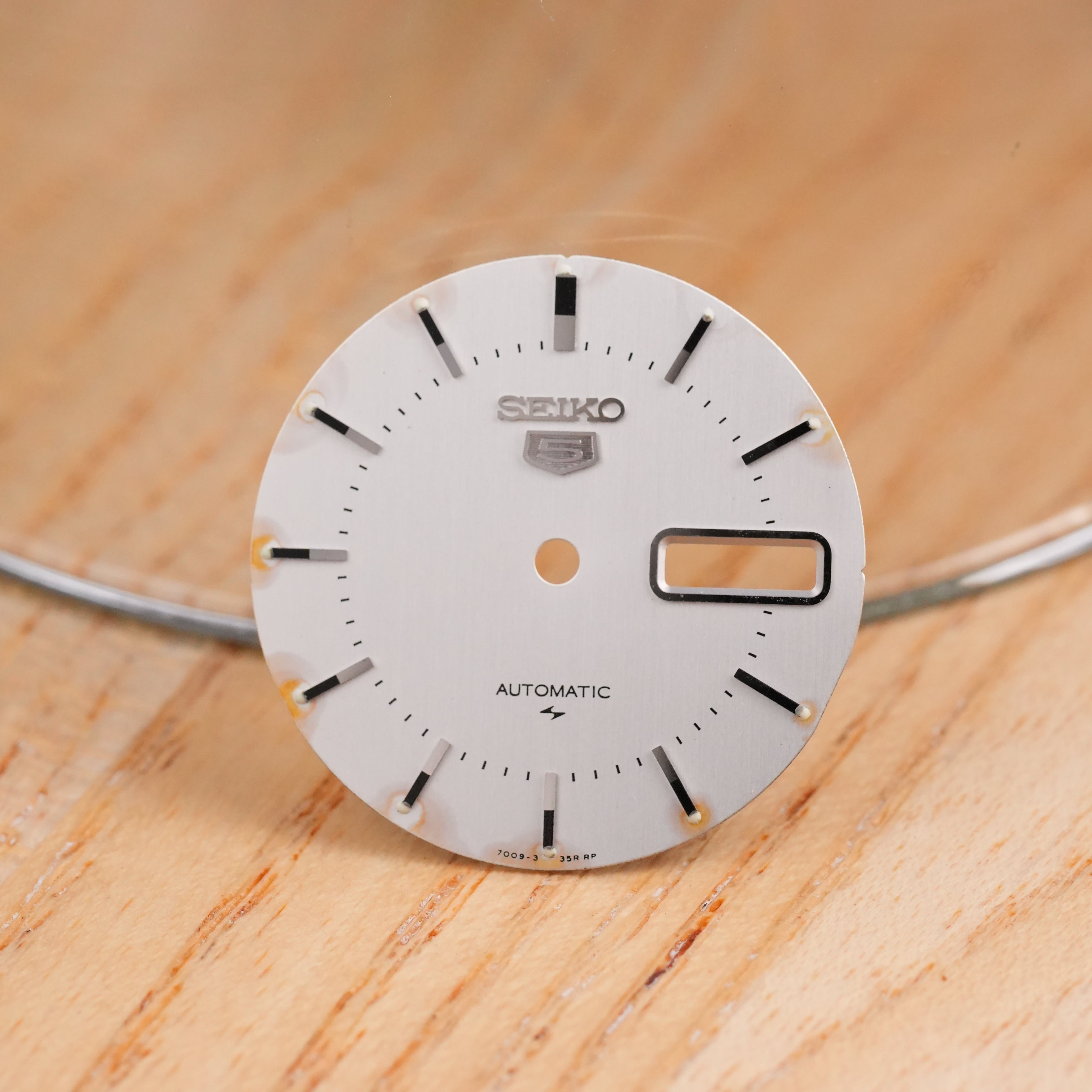 D11: Seiko 5 OEM Dial