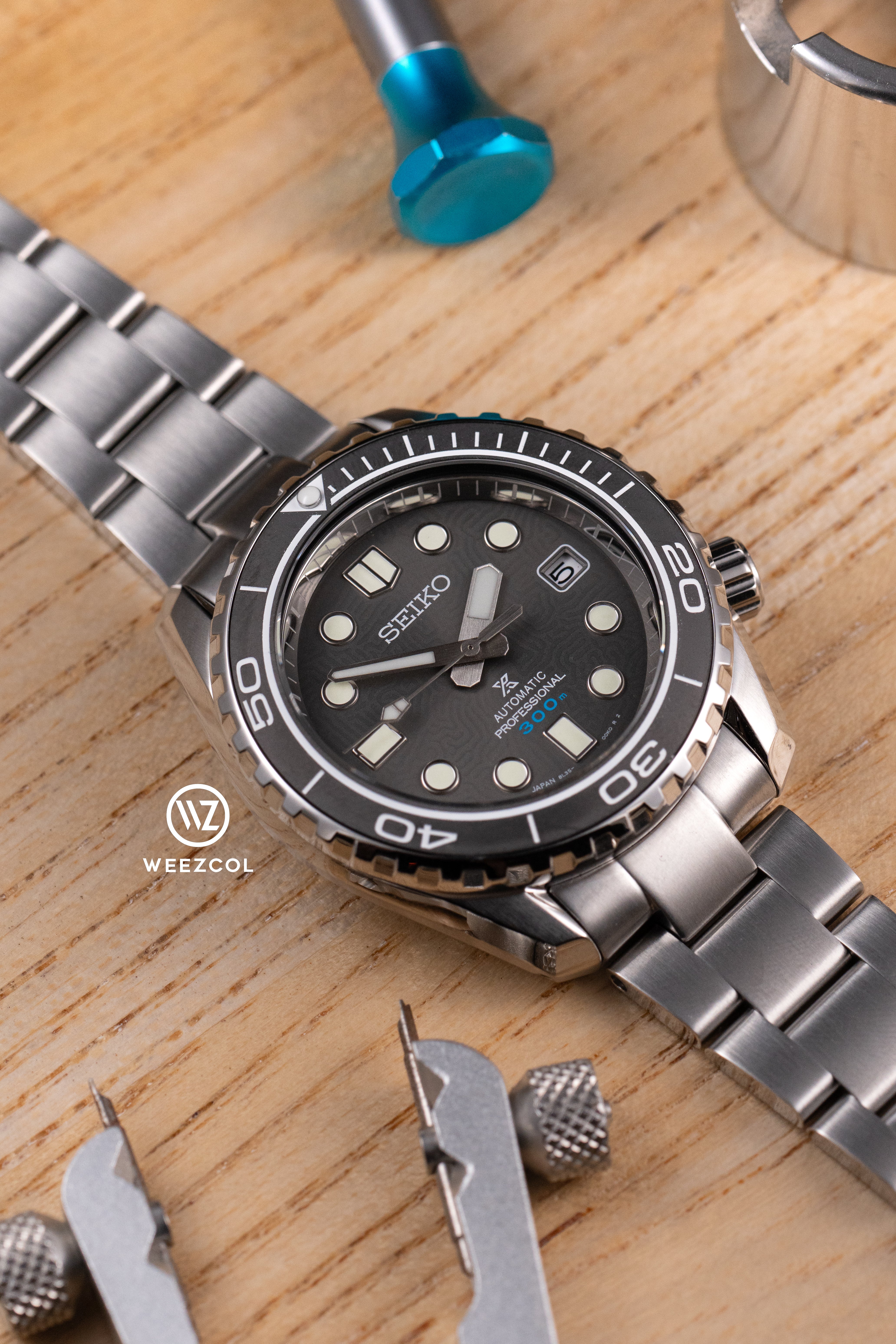 SLA045: MM300 in Brushed Silver