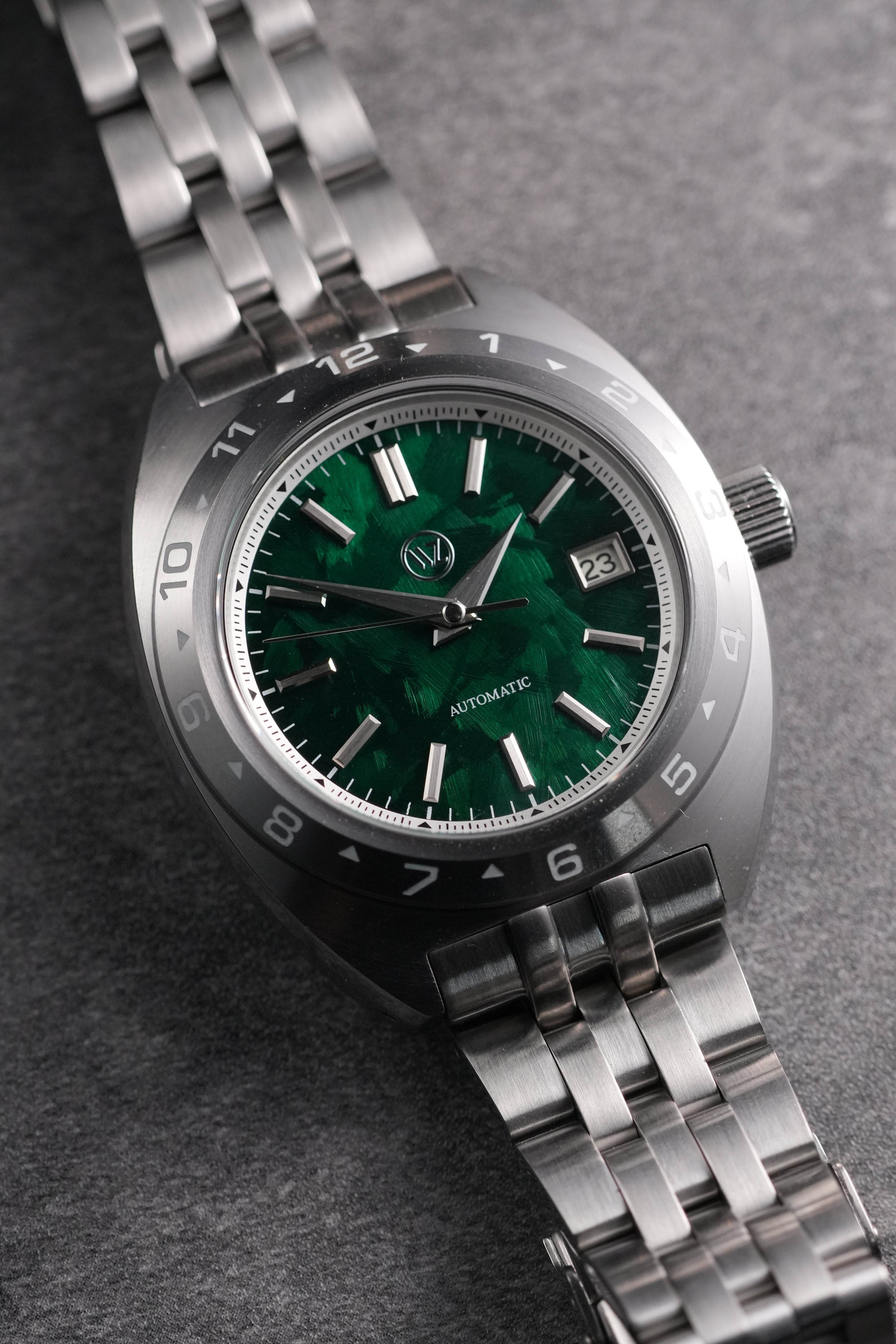 WZ Mini Turtle: Brushed Silver in Emerald