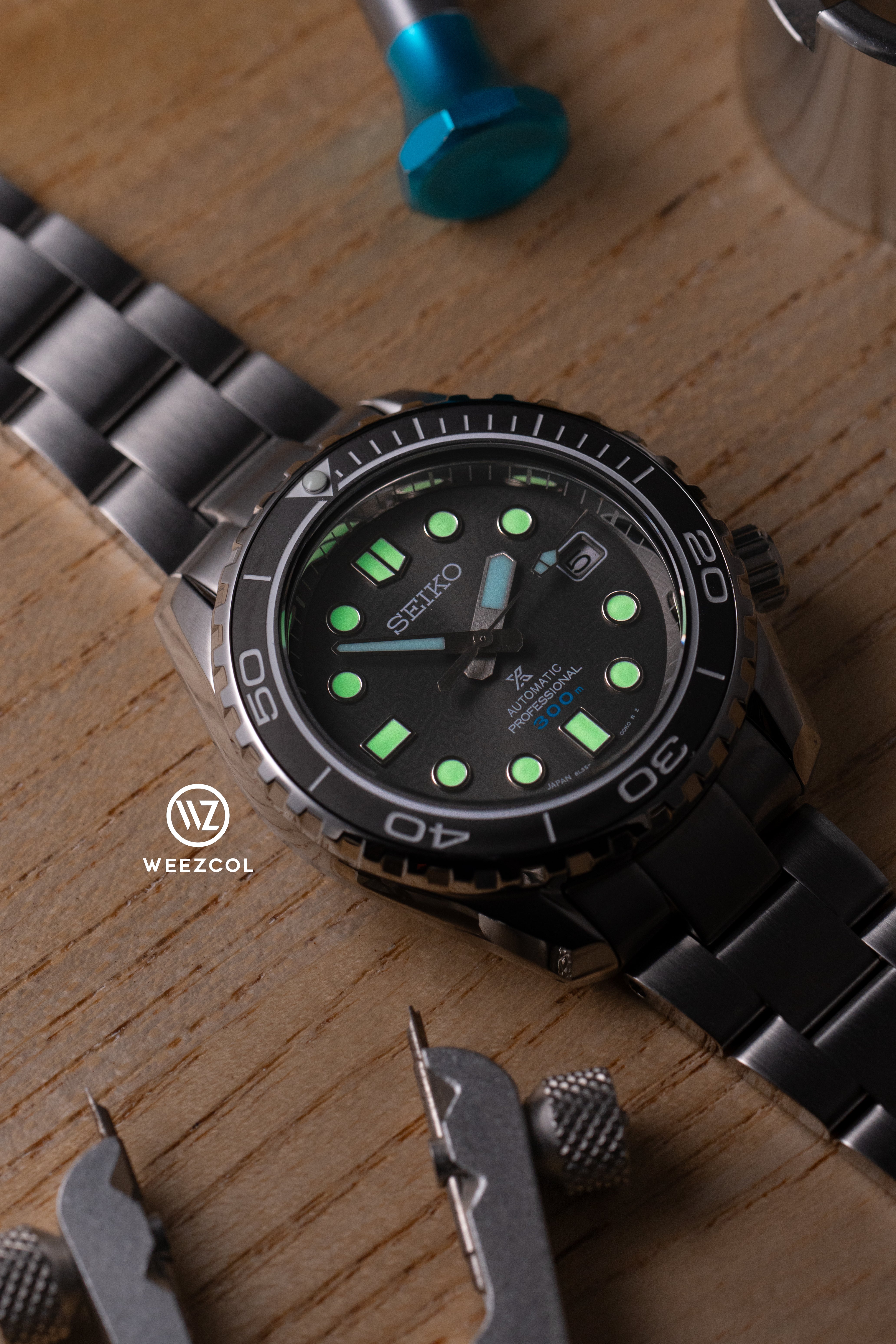 SLA045: MM300 in Brushed Silver