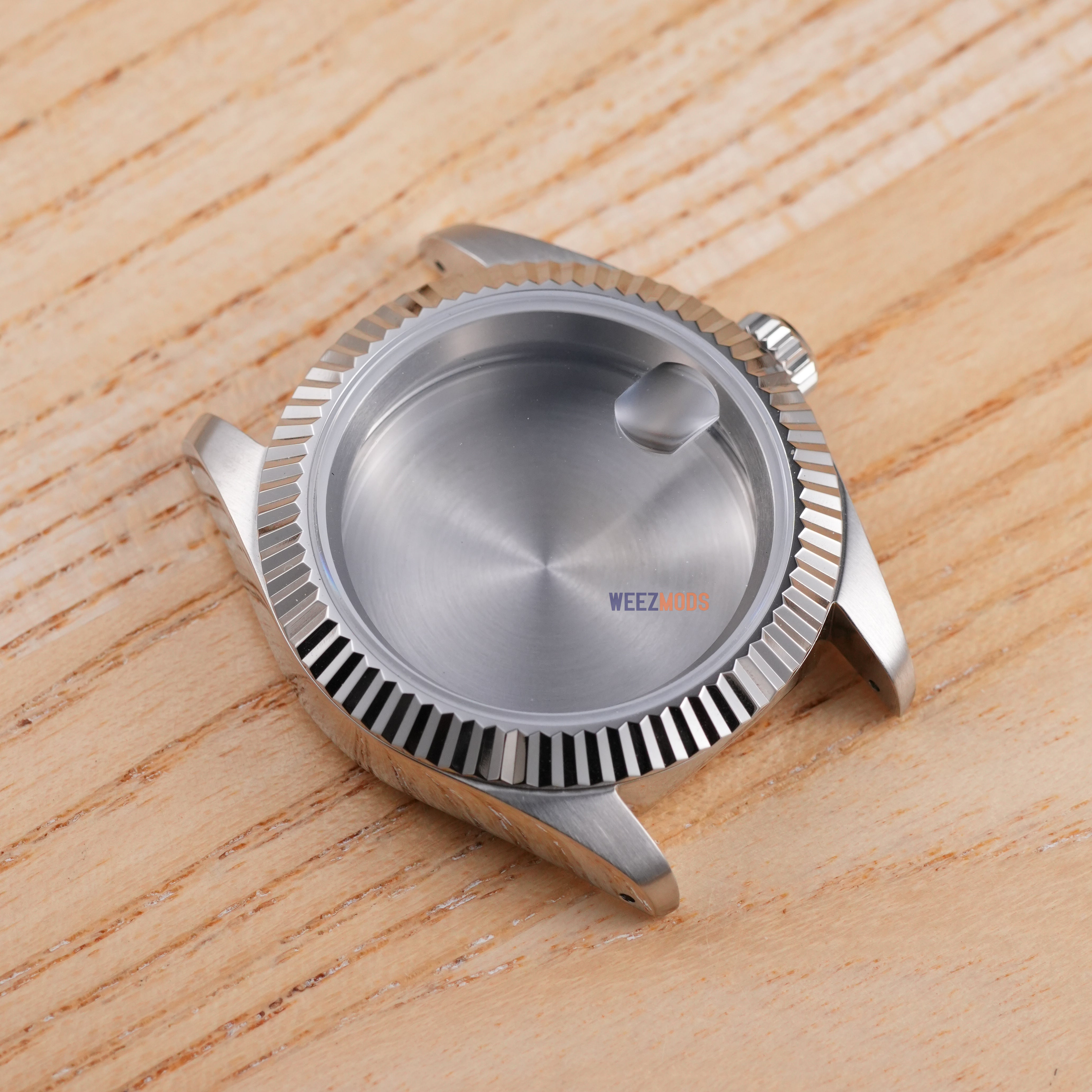 40MM Fluted: Brushed Silver with Cyclops Case