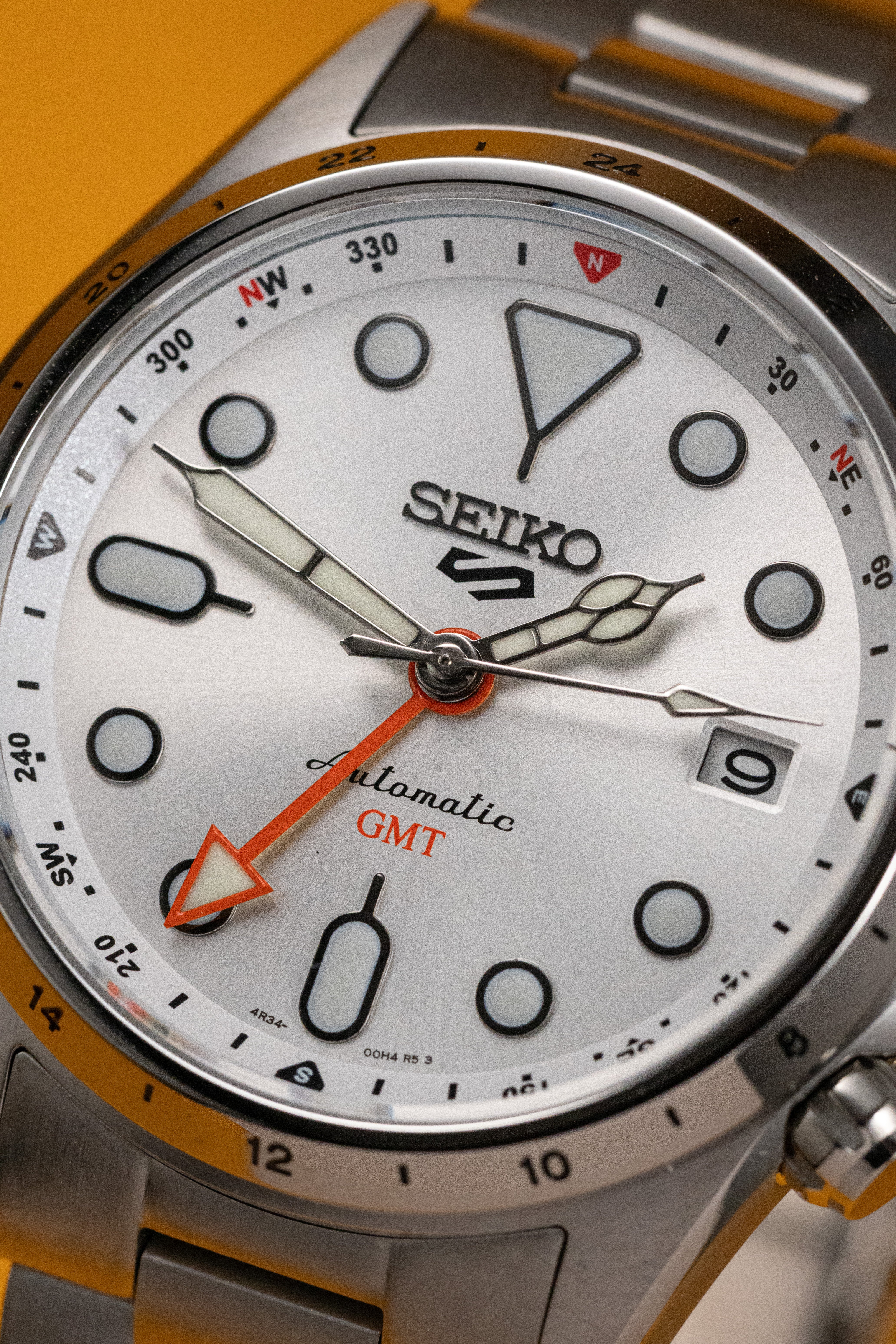 Alpinist SSK051 'GMT': Brushed Silver with White Compass Ring