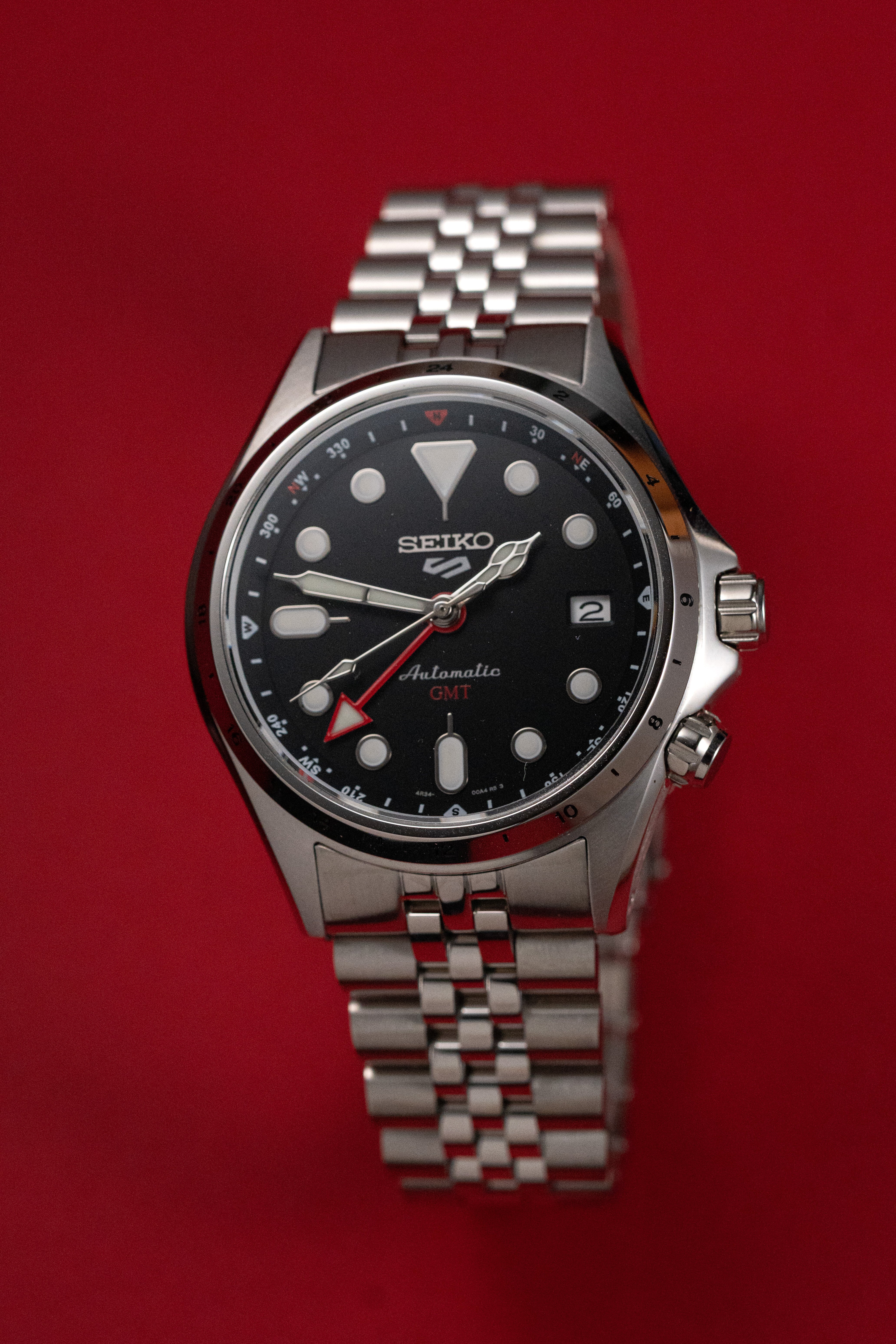 Alpinist SSK001 'GMT': Brushed Silver with Black Compass Ring