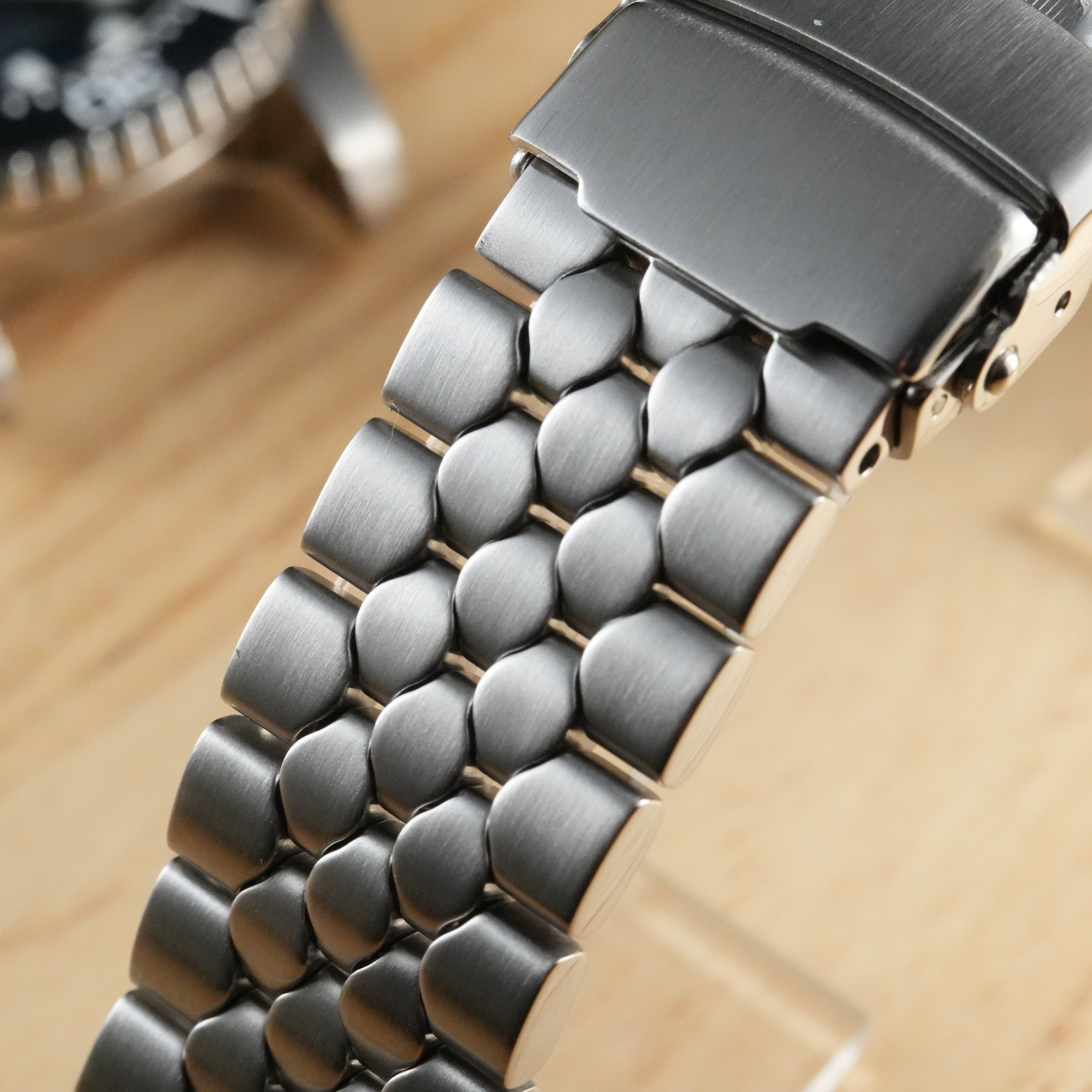 SKX007/SRPD Snakeskin Hexad: Brushed Silver Bracelet