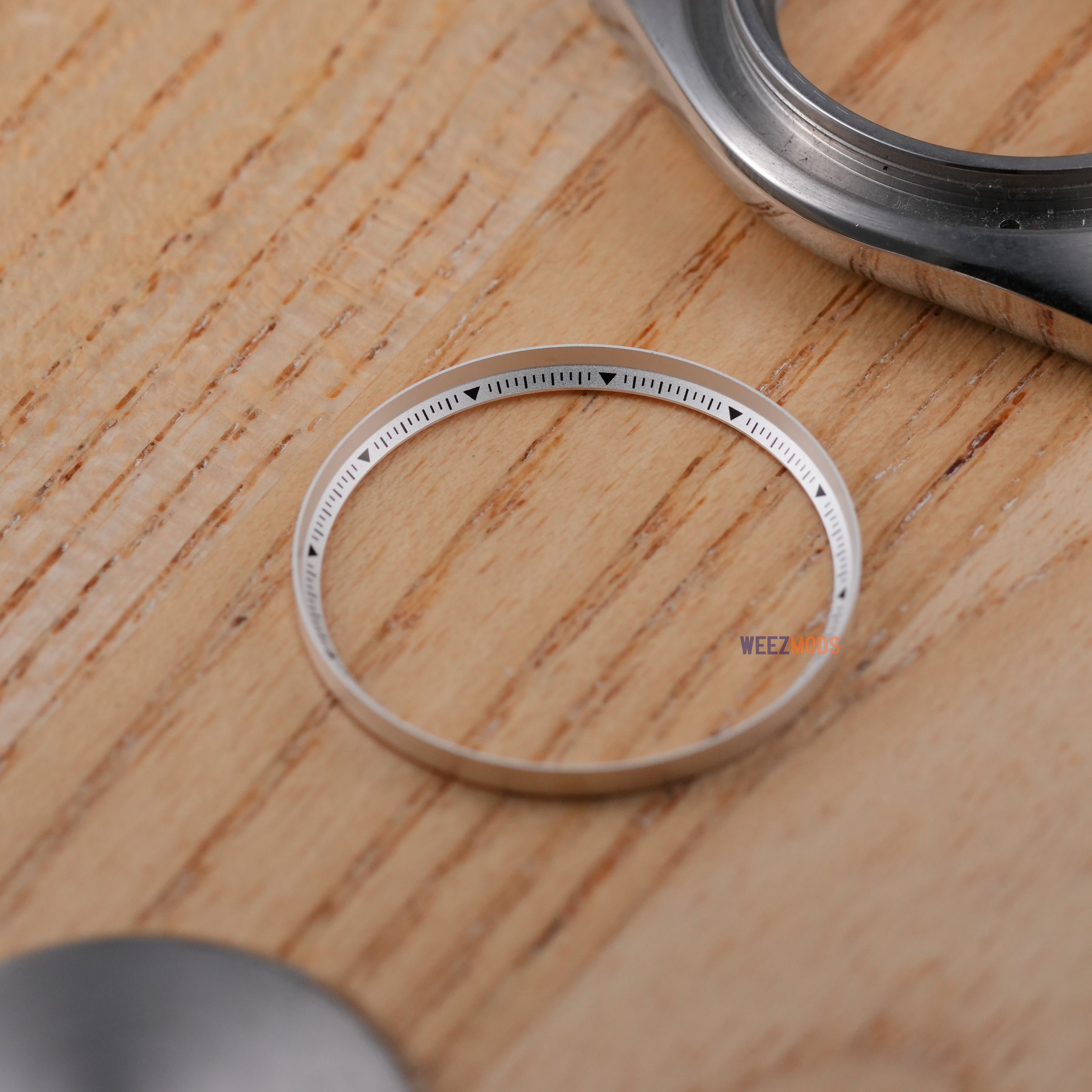 SKX007/SRPD Short Triangle: White with Black Markers