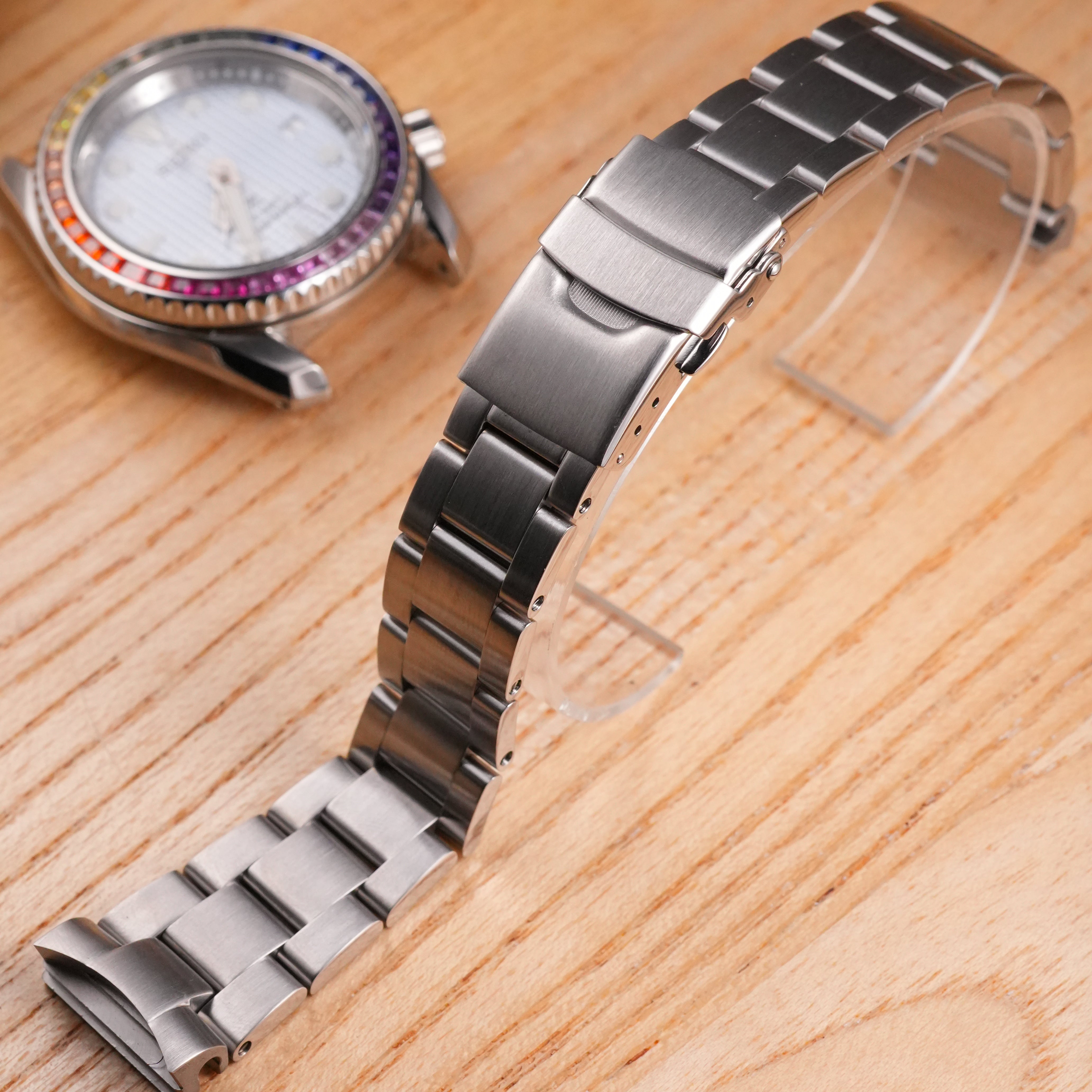 MM300 Oyster: Brushed Silver Bracelet