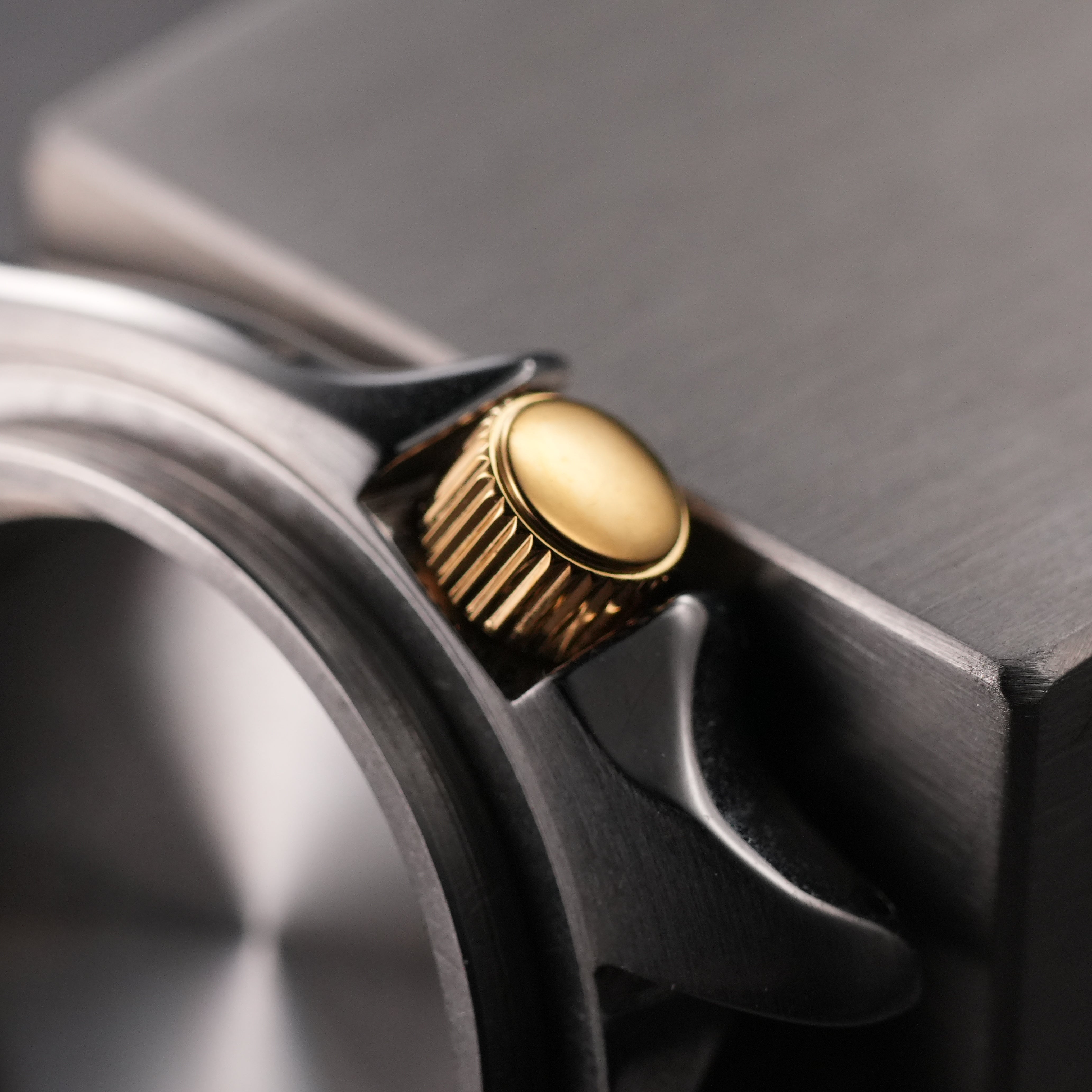 SKX007 Crown: Polished Gold