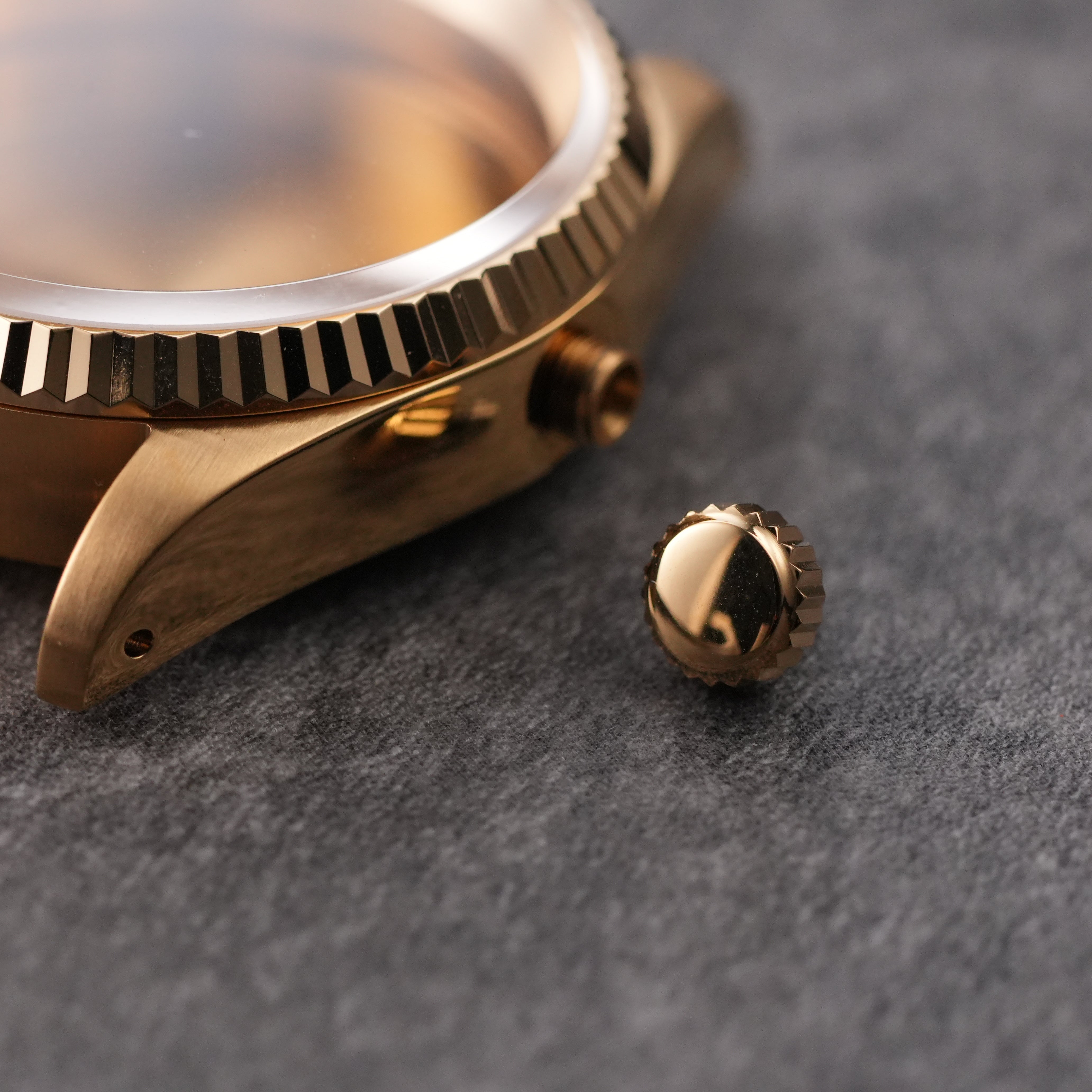 36MM Crown: Polished Gold