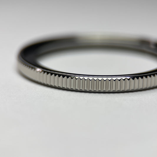 Coin Edge Bezel: Polished Silver