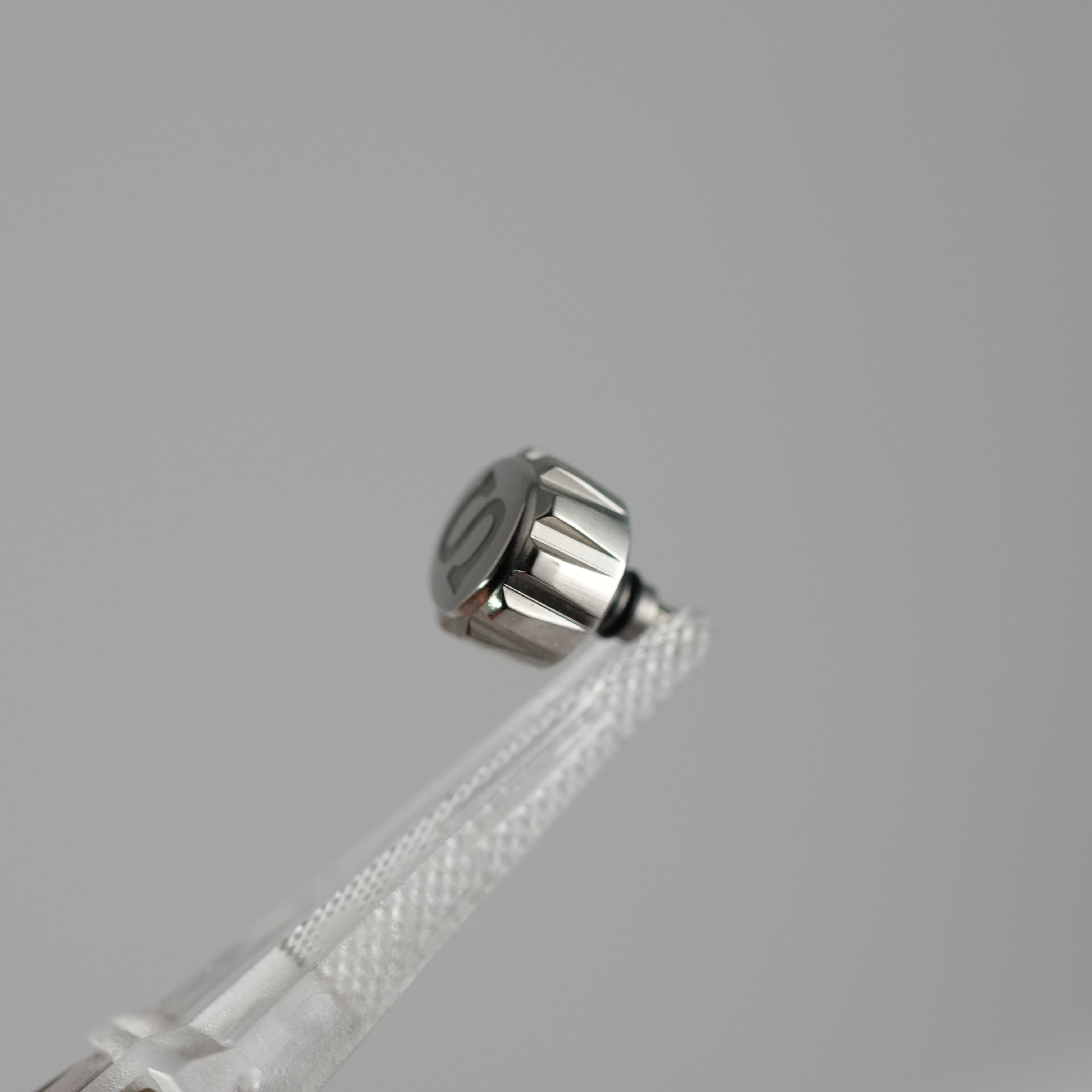 SKX007 Diamond Crown: Polished Silver with S