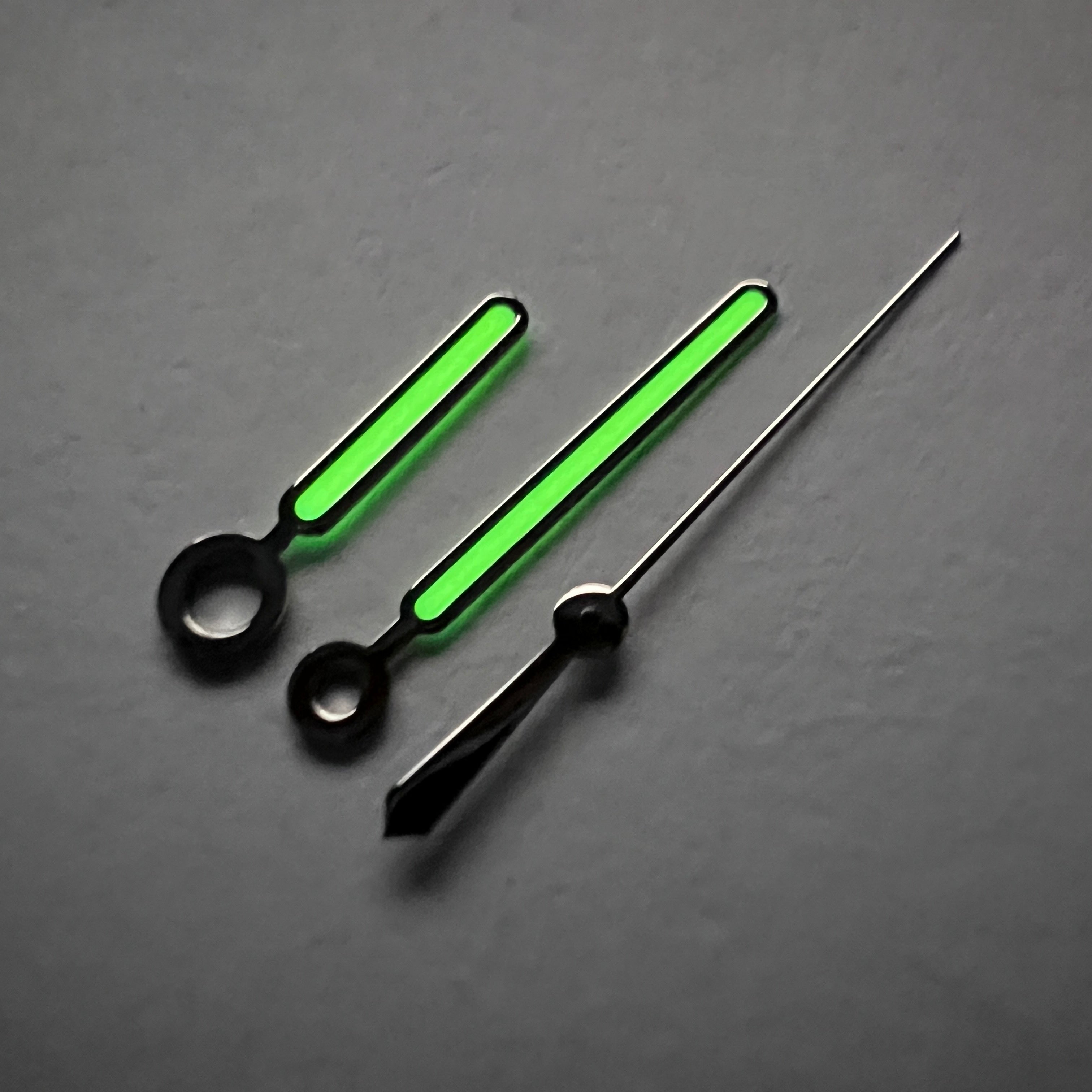 Nautilus Patina: Polished Silver Hands