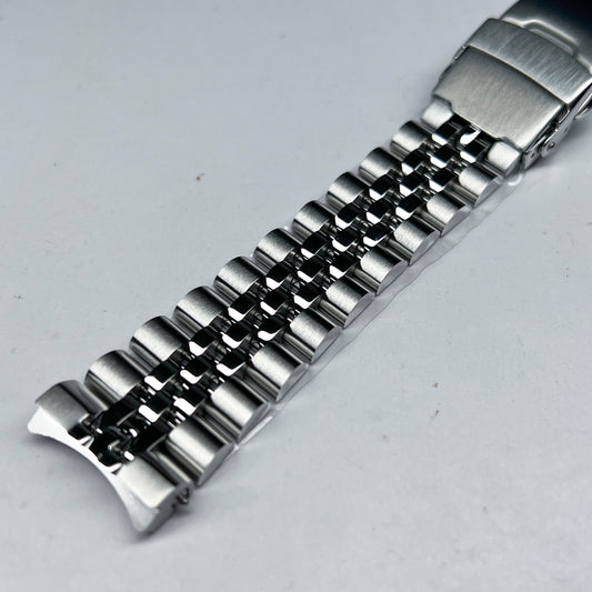 62MAS Jubilee: Silver Brushed Bracelet [Female Endlinks]