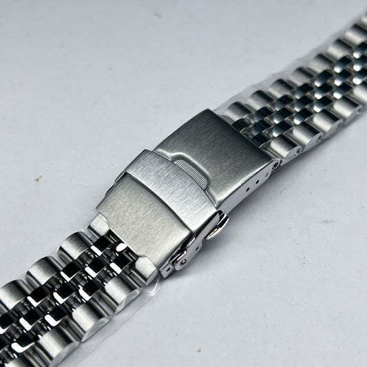 62MAS Jubilee: Silver Brushed Bracelet [Female Endlinks]