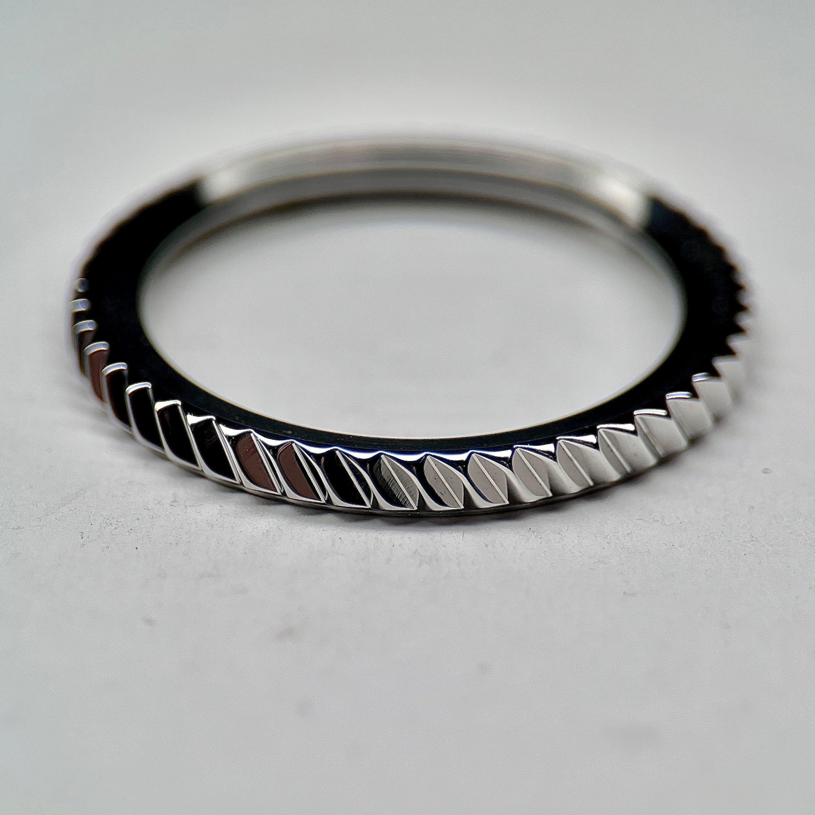 Turbine Bezel: Polished Silver