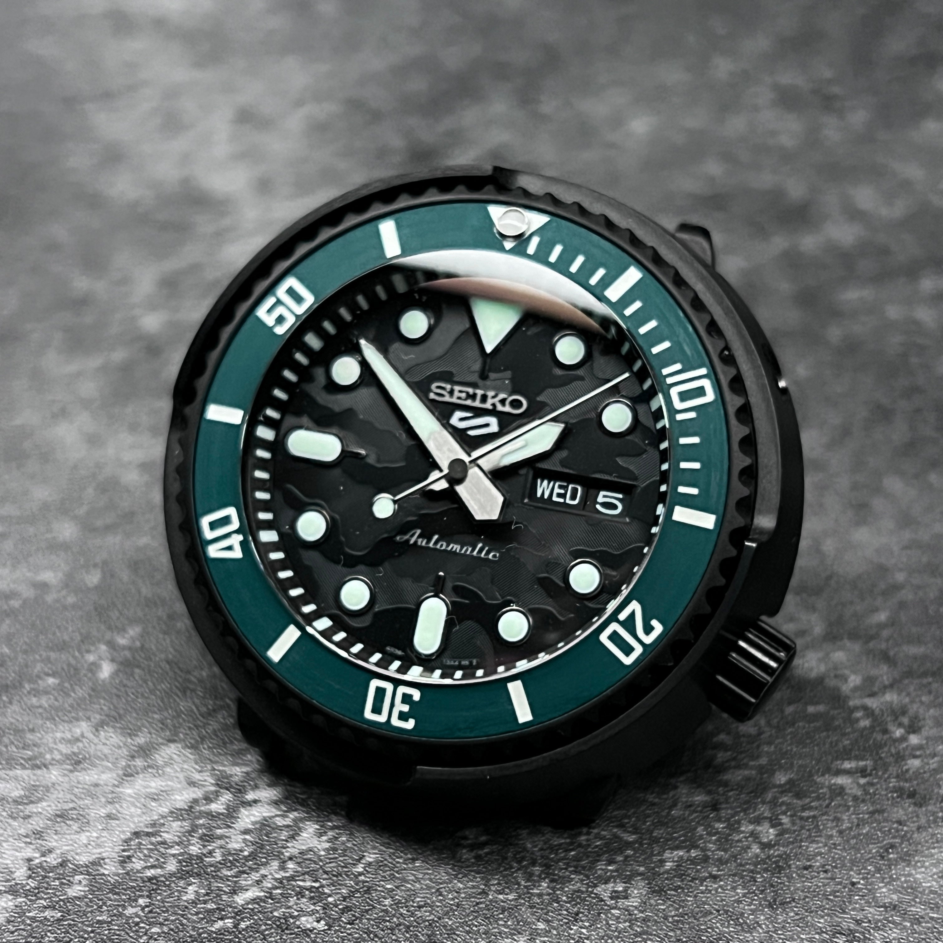 SKX007/SRPD Carbon Fiber: Green in White Markers