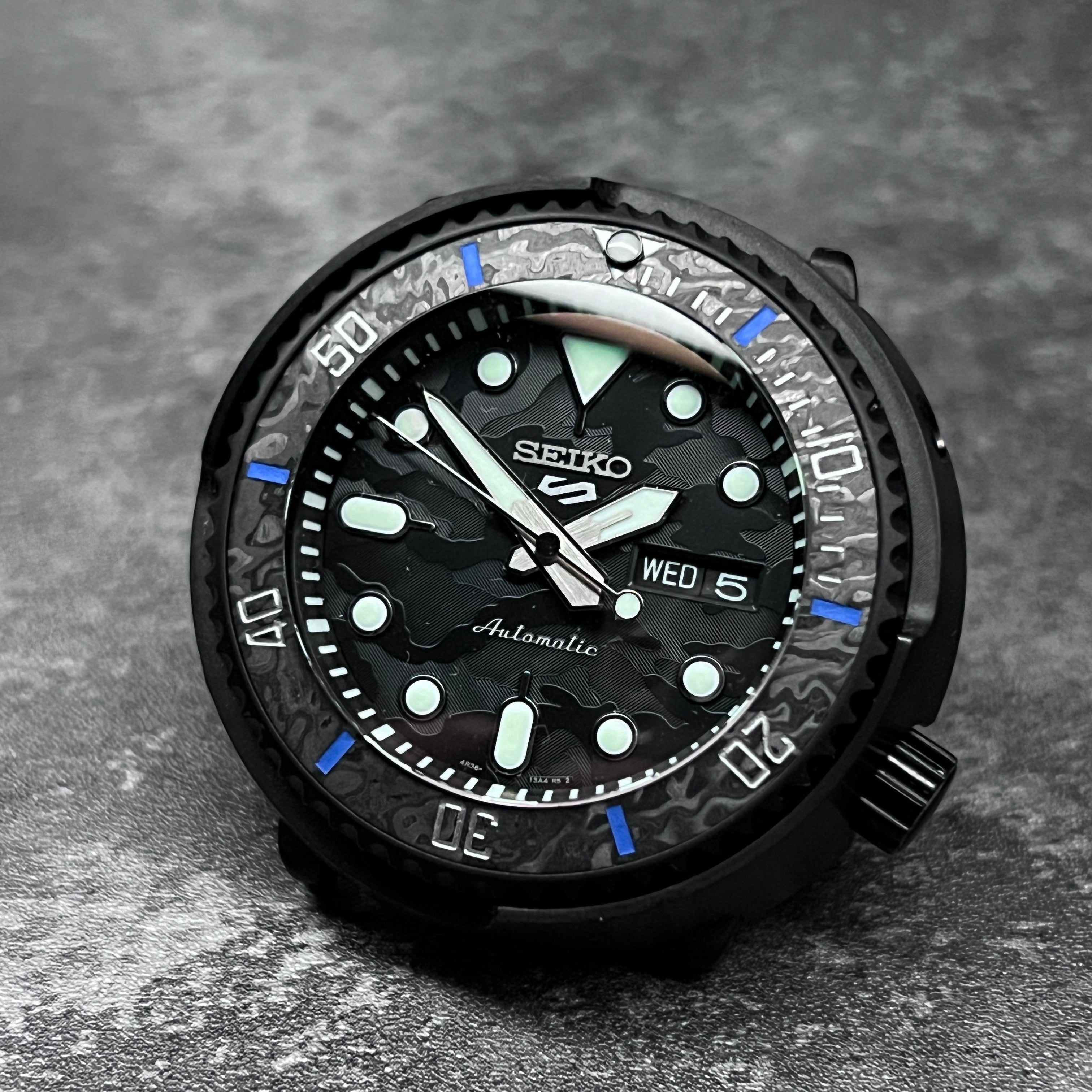 SKX007/SRPD Carbon Fiber: Grey in Blue Markers