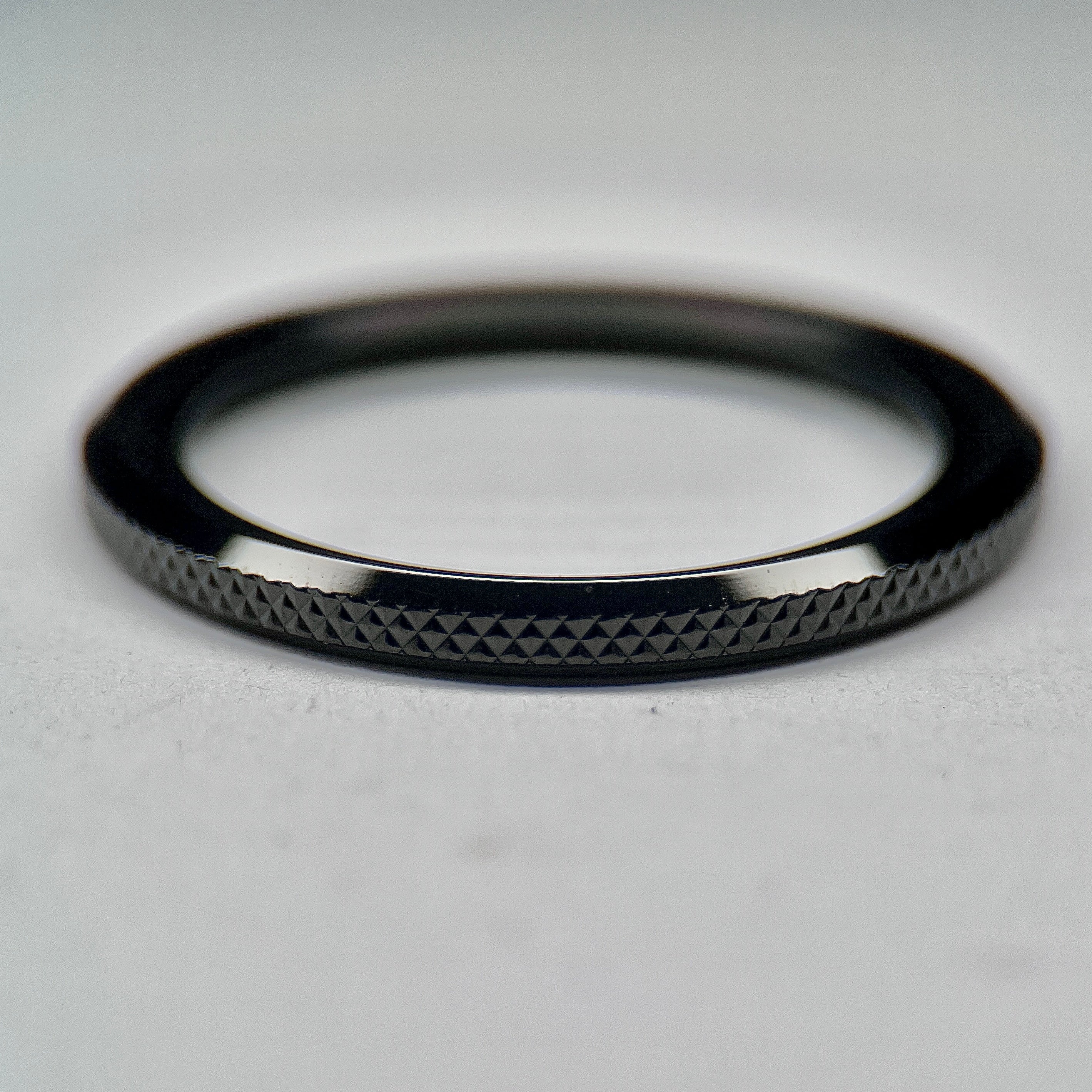 Knurled Bezel: Polished Black