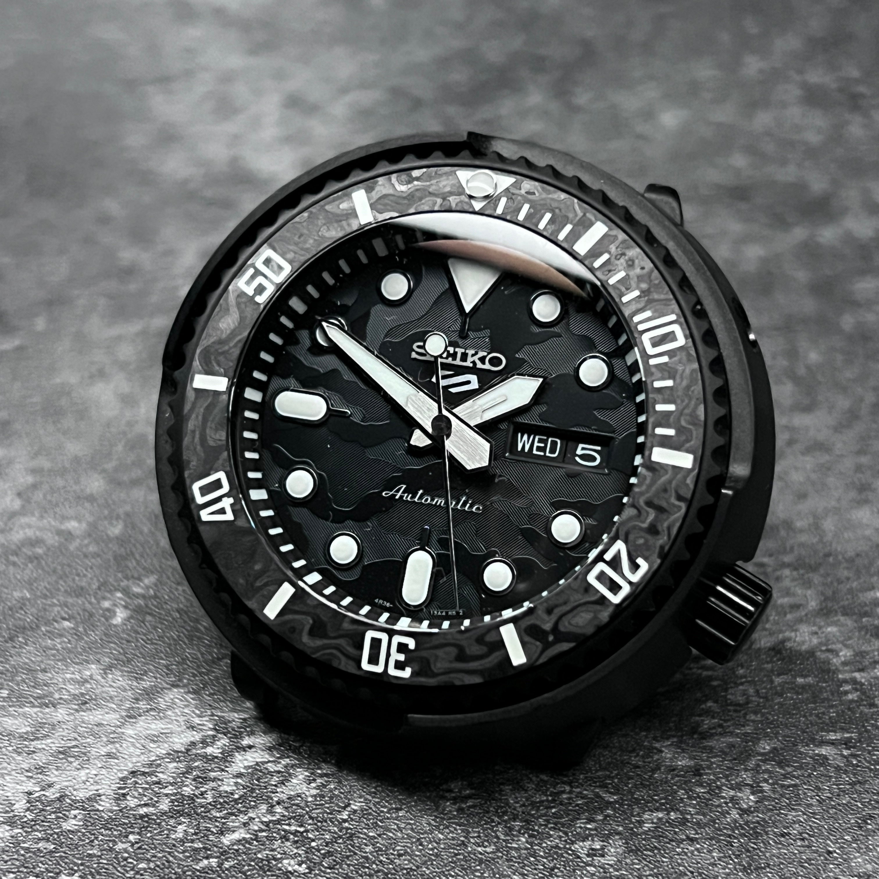 SKX007/SRPD Carbon Fiber: Grey in White Luminous Markers