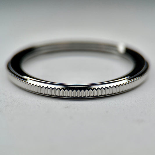 Coin Edge Bezel: Polished Silver