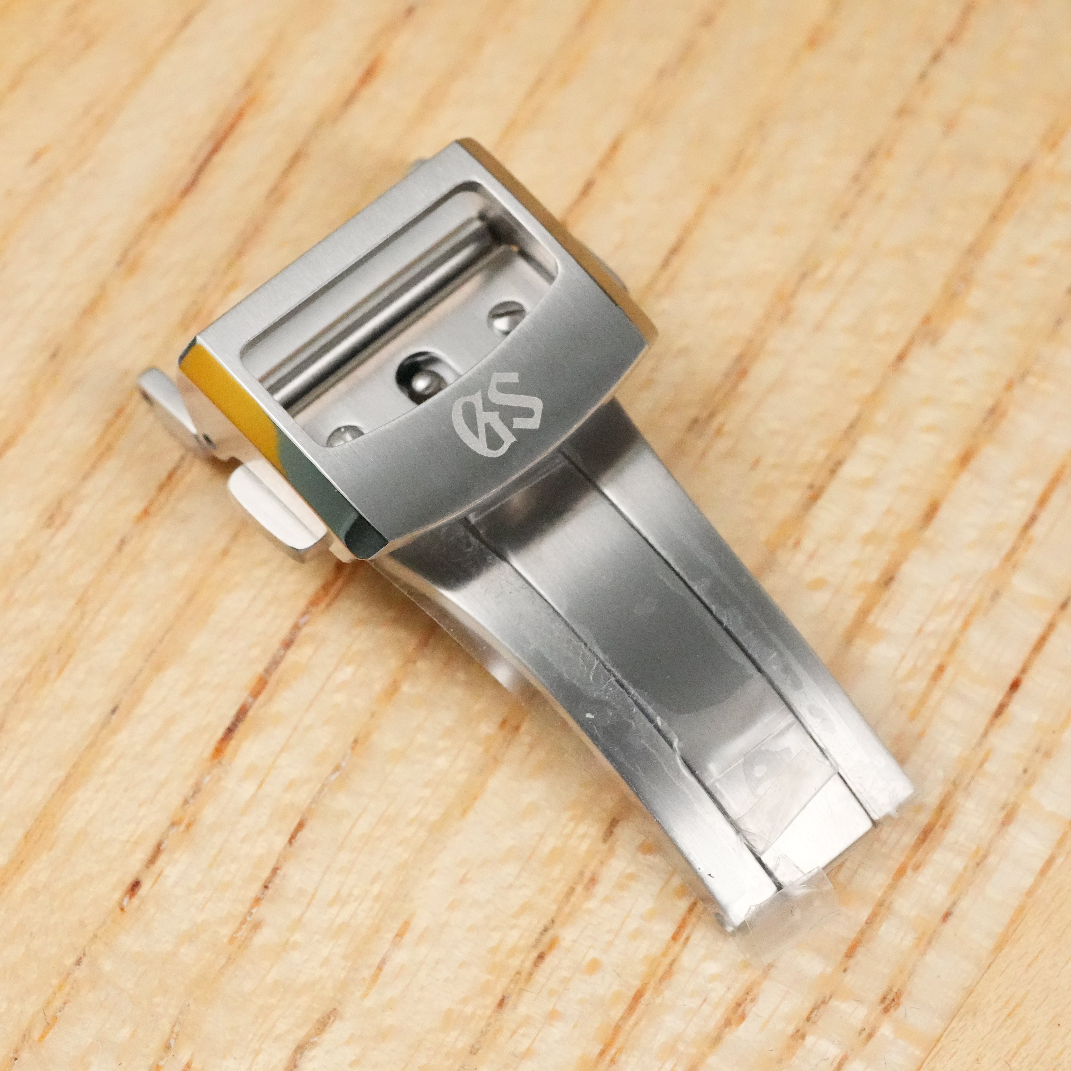 Grand Seiko SBGY009: Deployment Buckle Clasp