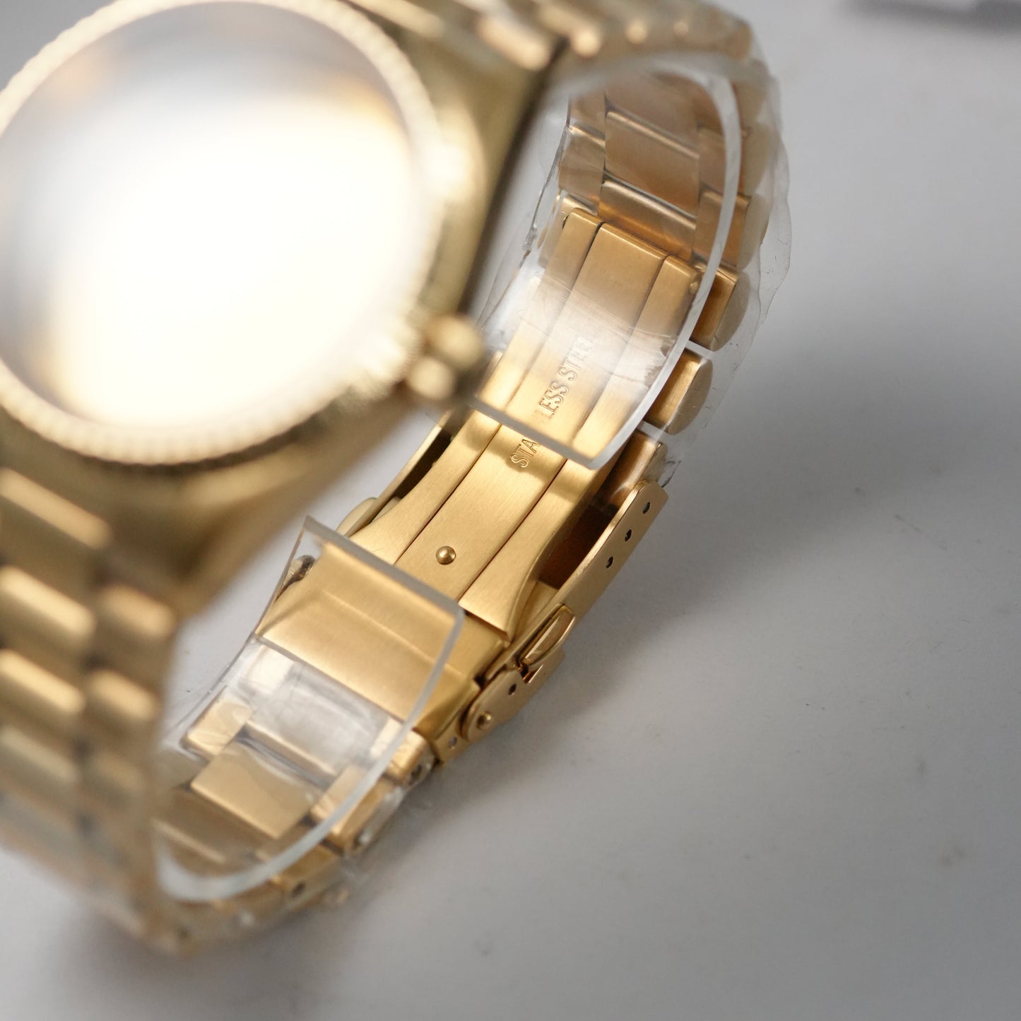 36MM Fluted: Brushed Gold with Dome & Presidential Bracelet