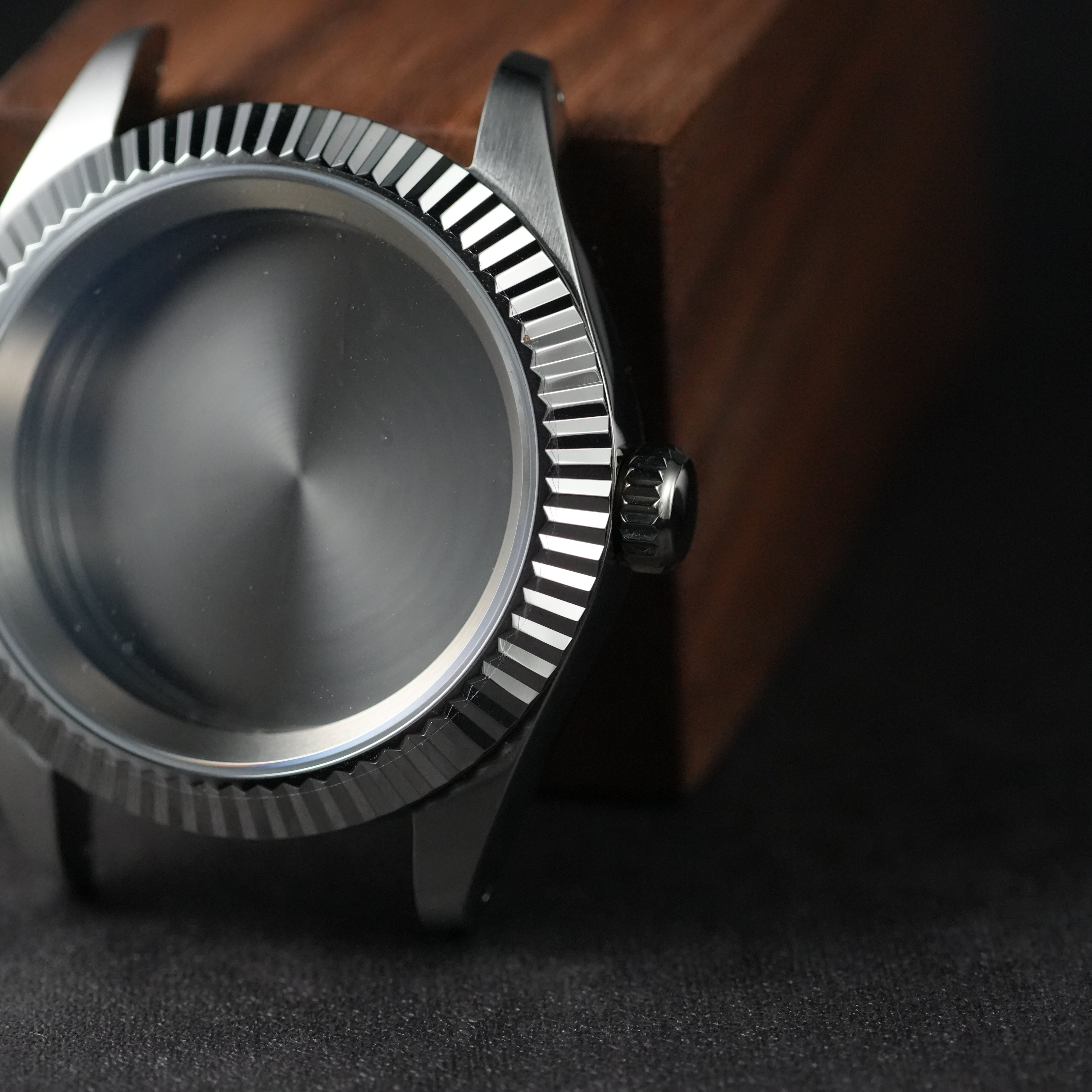 40MM Fluted: Brushed Silver with Flat Sapphire