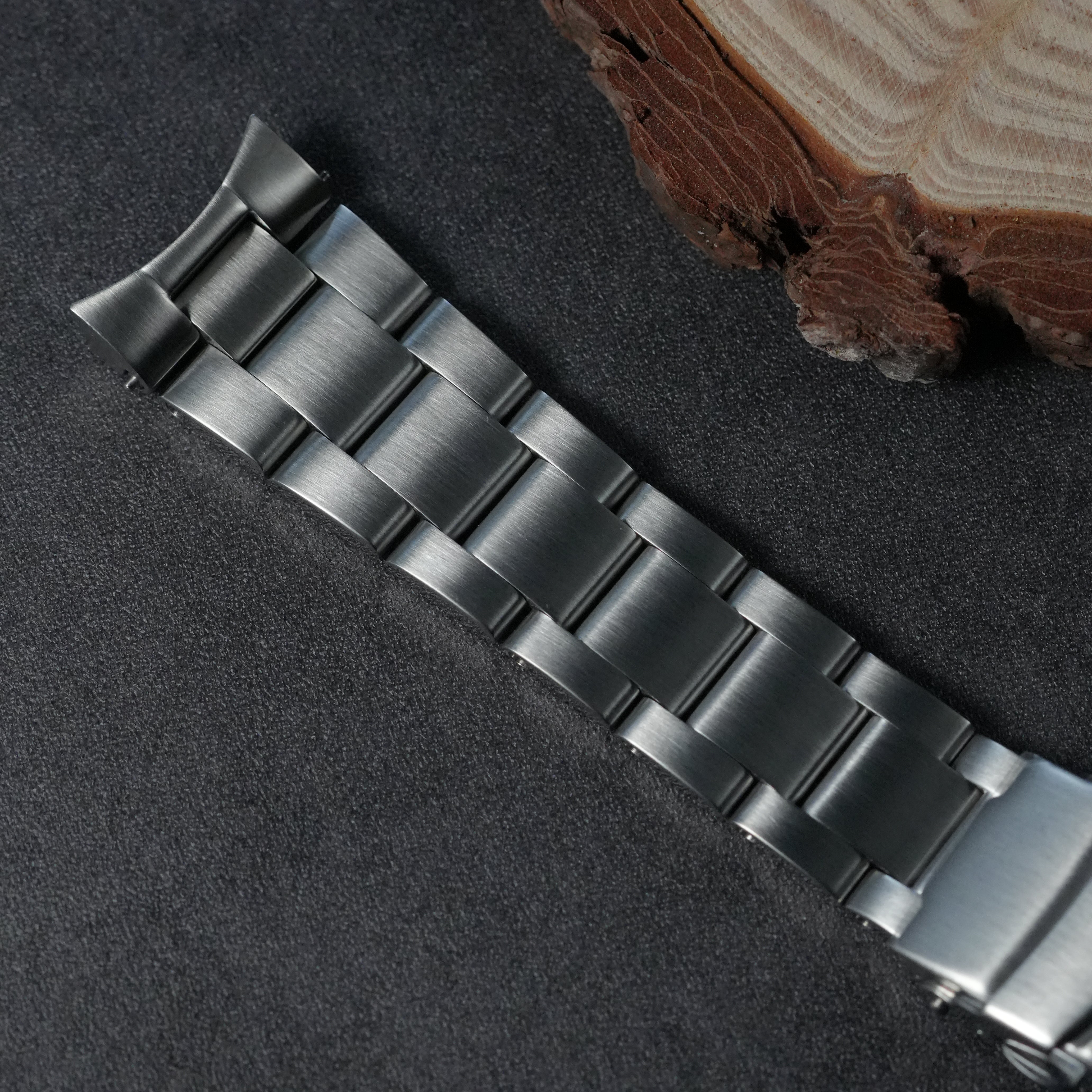 36/40MM: Brushed Silver Oyster Bracelet