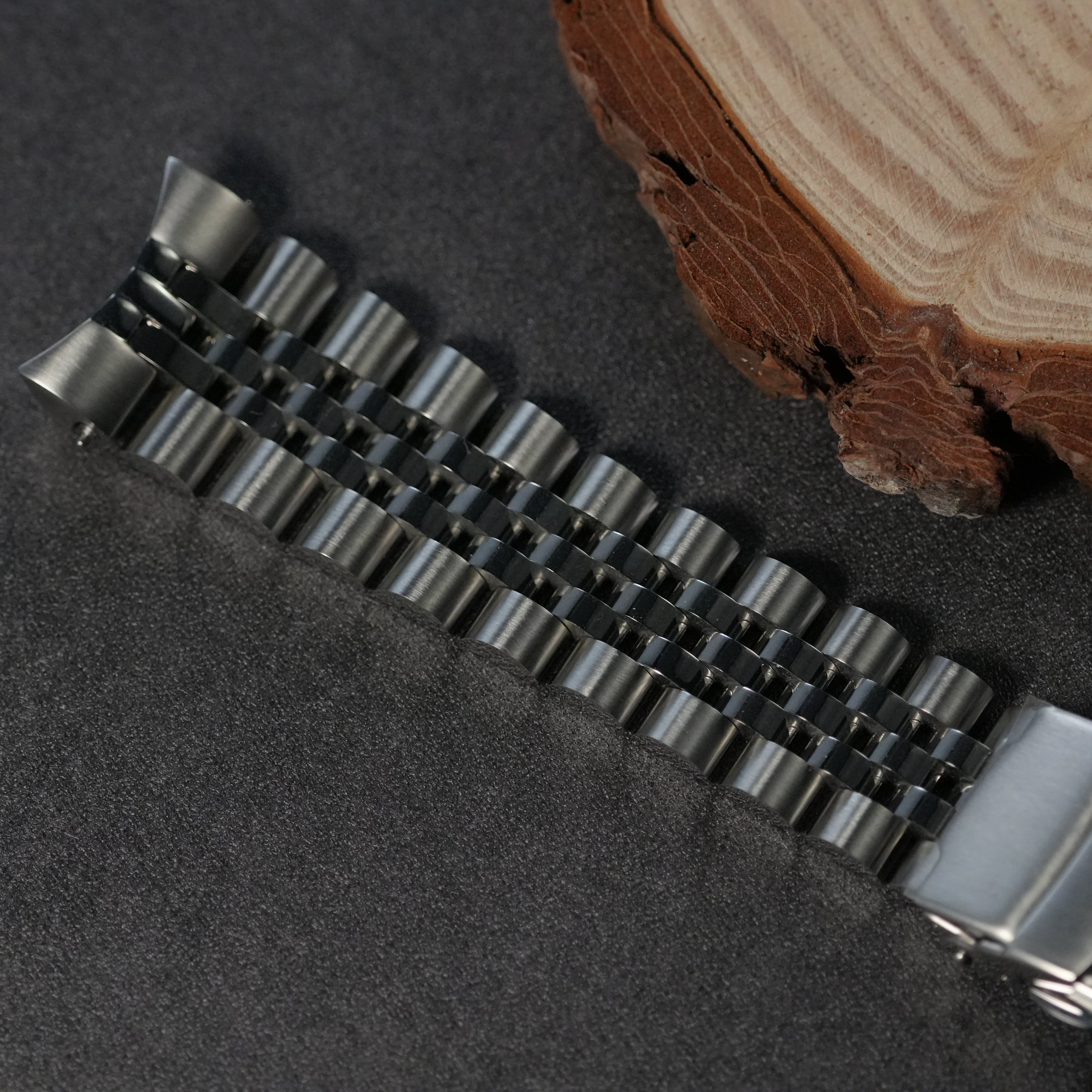 36/40MM: Brushed Silver Jubilee Bracelet