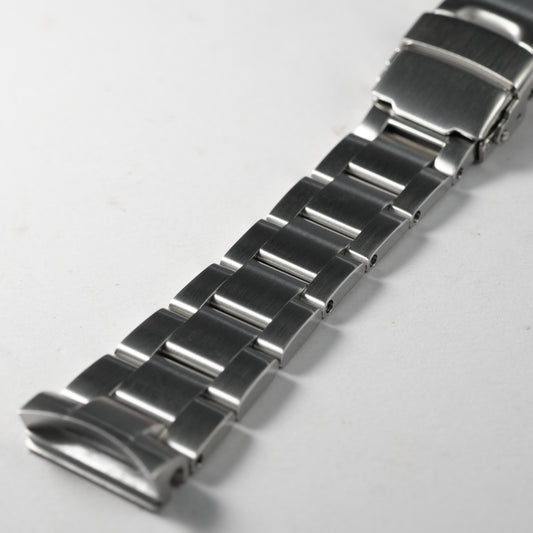 MM300 Oyster: Brushed Silver Bracelet