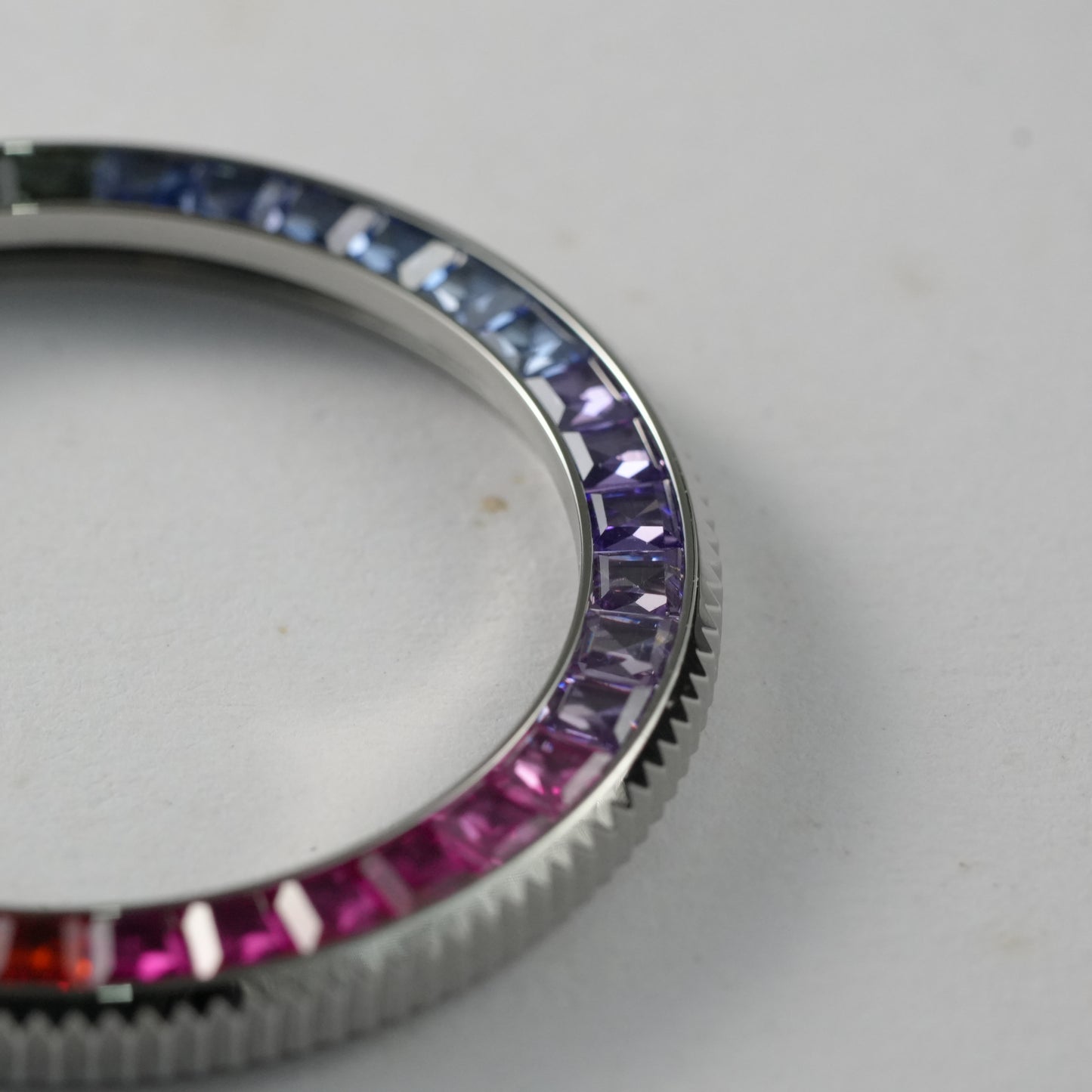 Coin Edge Bezel: Polished Silver in Rainbow