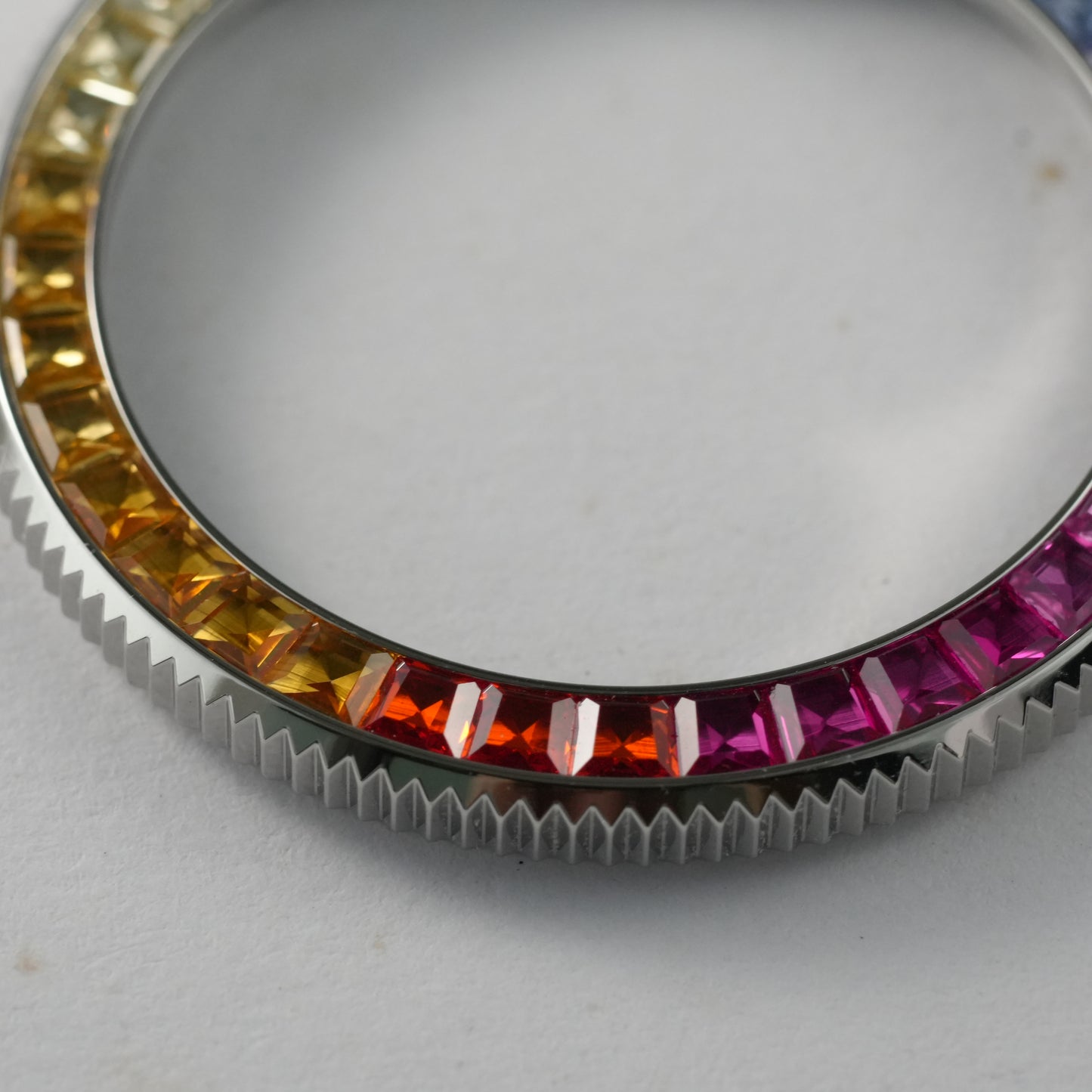 Coin Edge Bezel: Polished Silver in Rainbow