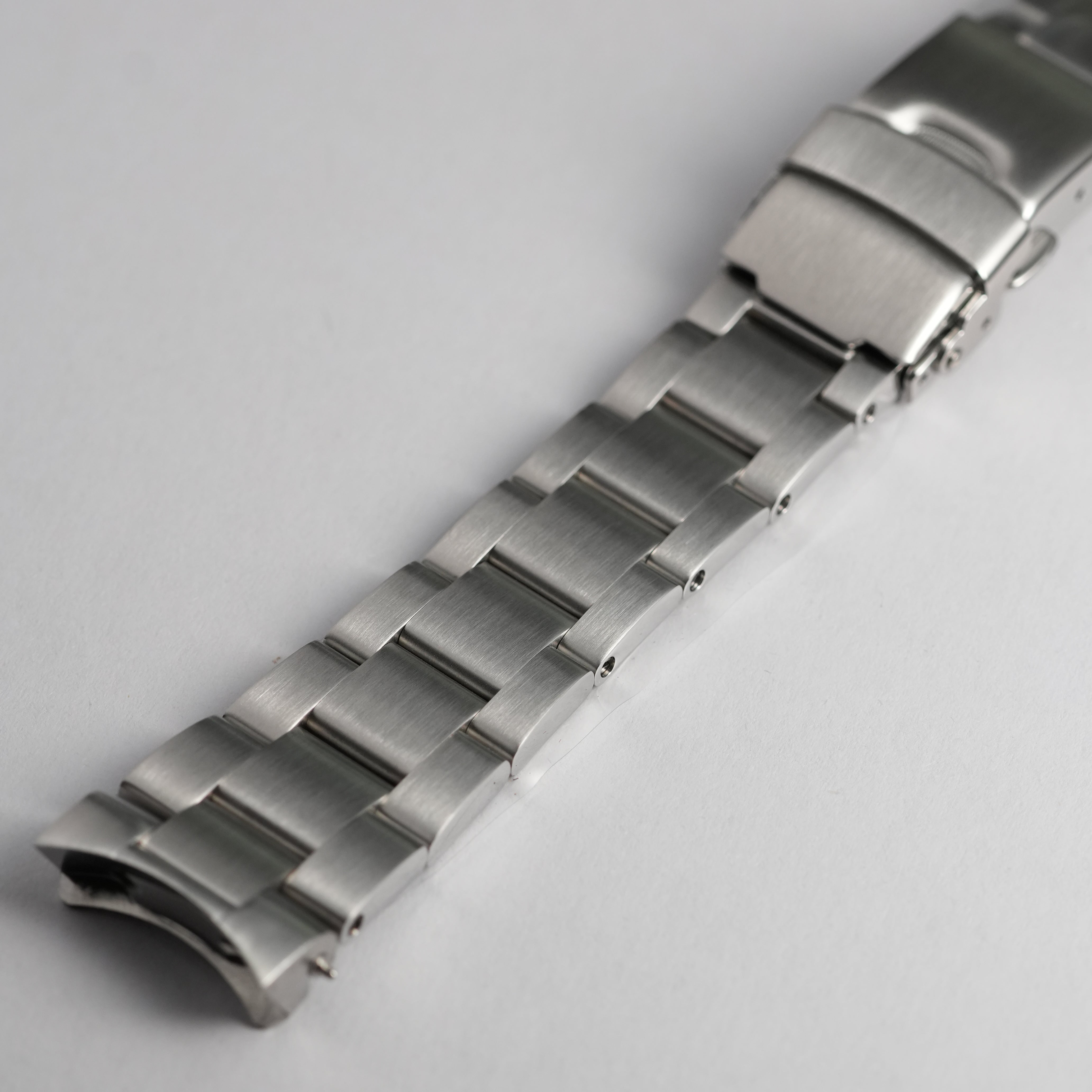 SRPE Oyster: Brushed Silver Bracelet [Female Endlinks]