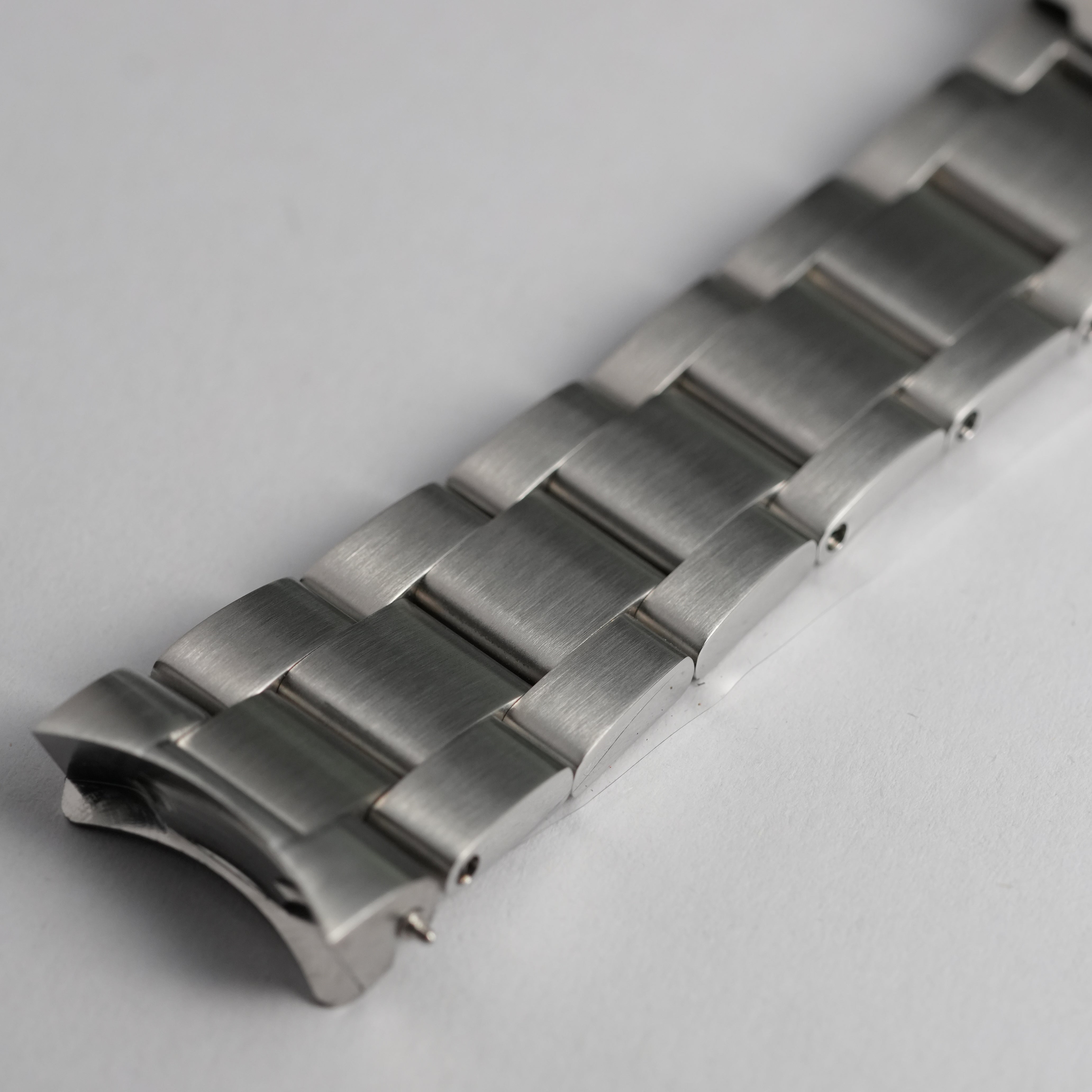 SRPE Oyster: Brushed Silver Bracelet [Female Endlinks]