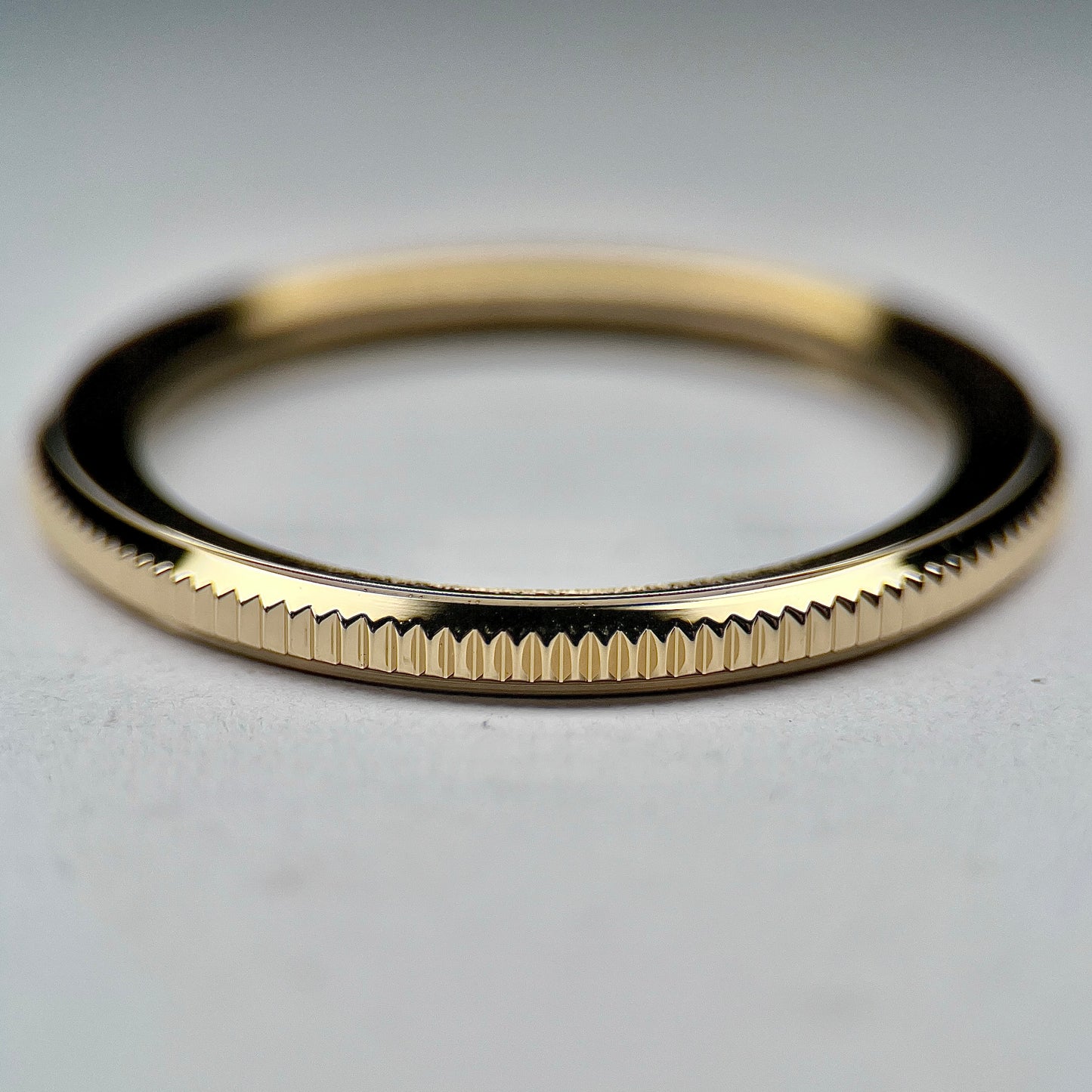 Coin Edge Bezel: Polished Gold