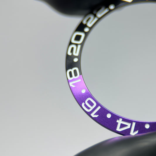 SKX/SRPD GMT: 白地に紫のマーカー