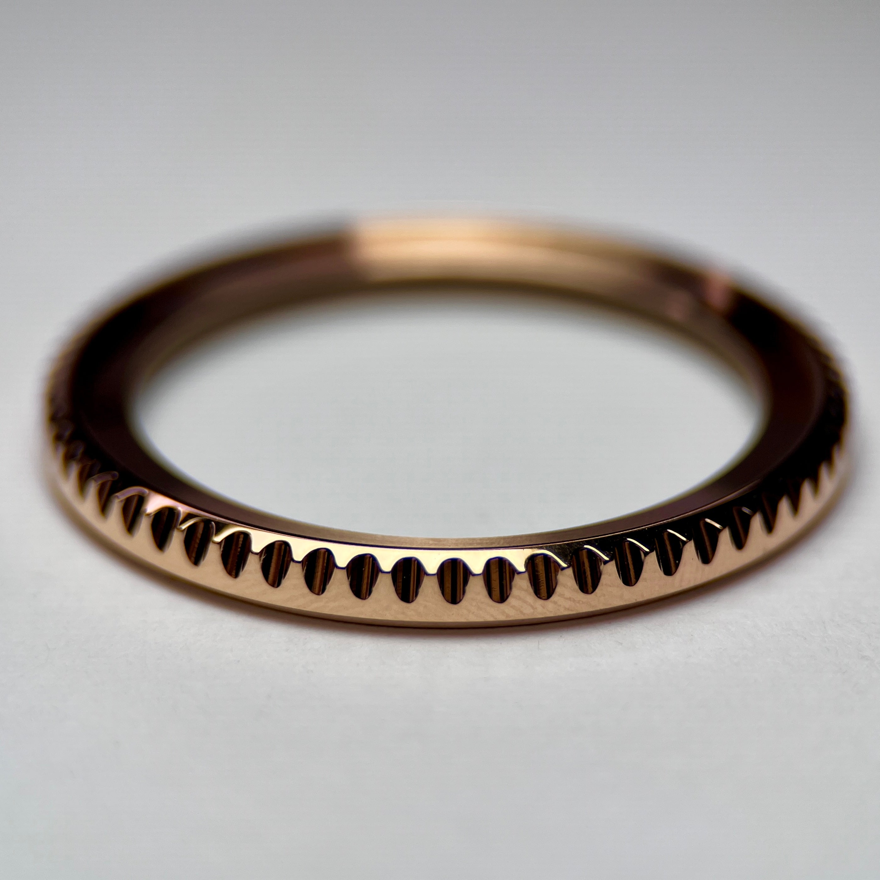 Sub Bezel: Polished Rose Gold