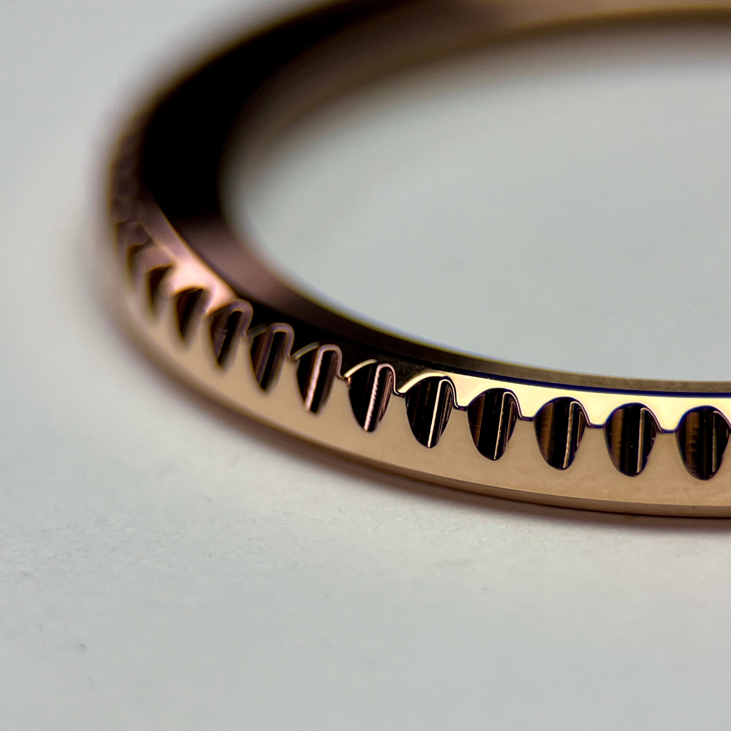 Sub Bezel: Polished Rose Gold