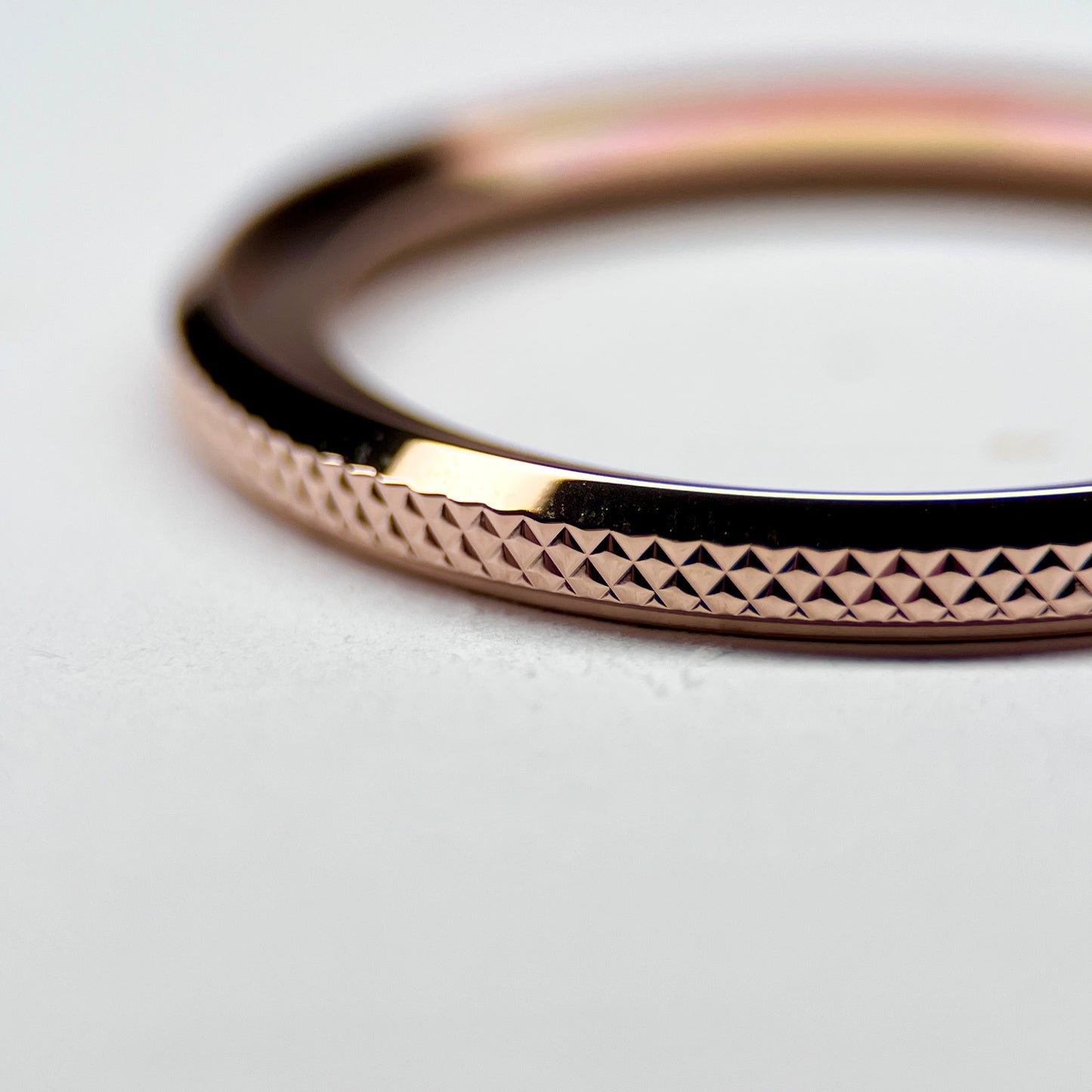 Knurled Bezel: Polished Rose Gold