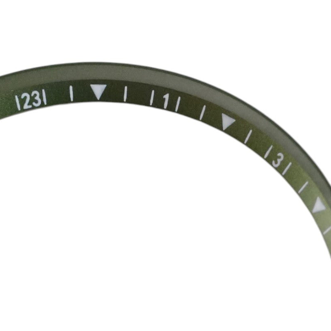 SKX007/SRPD Short GMT: Green with White Markers — macro detail, close-up crop of the original product photograph