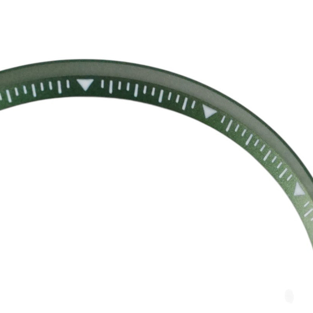 SKX007/SRPD Short Triangle: Green with White Markers — macro detail, close-up crop of the original product photograph