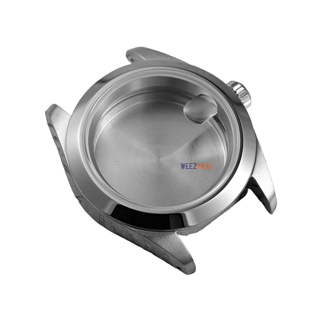 40MM Pilot: Brushed Silver with Cyclops Case — balanced white background, 150px padding