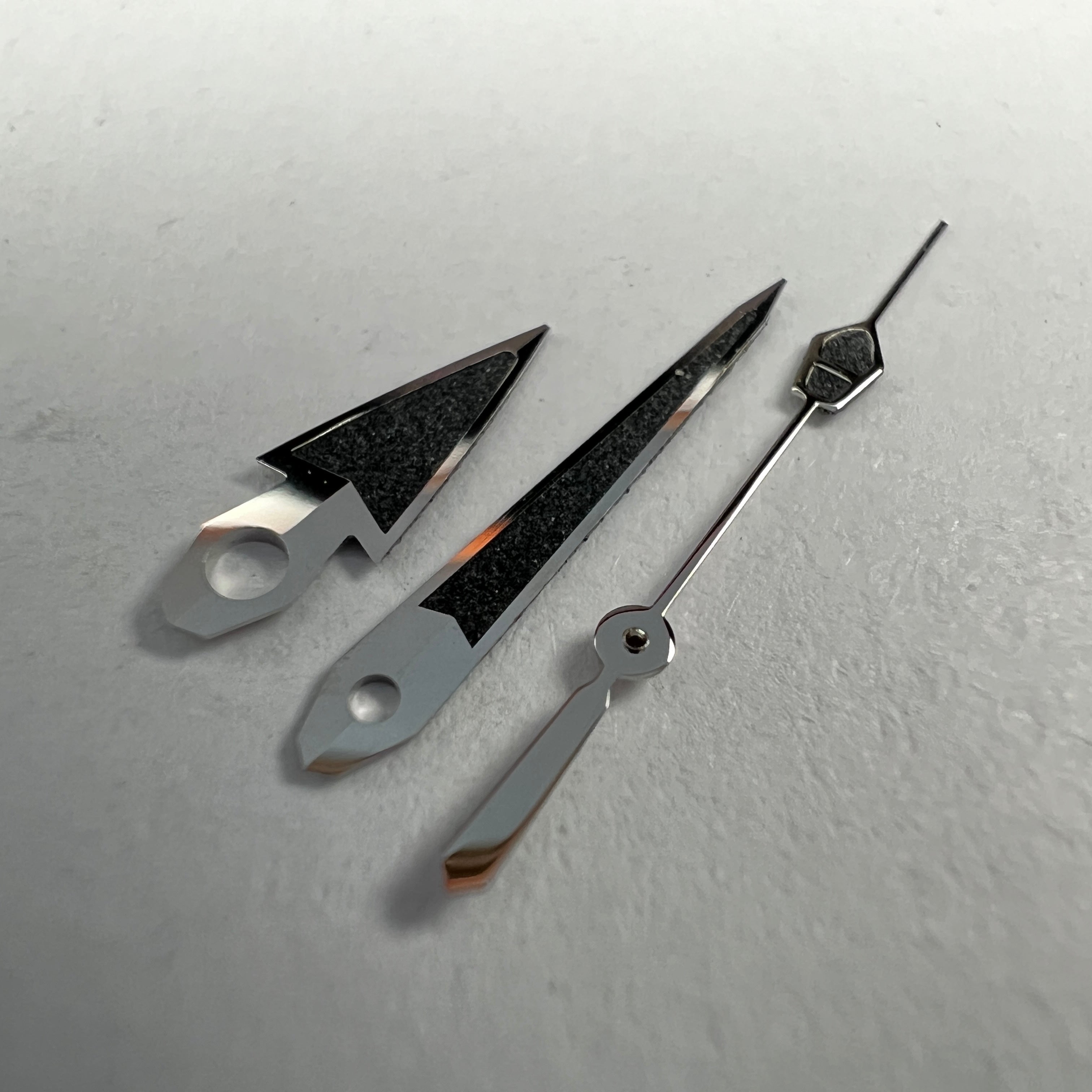 Kunai Black: Polished Silver Hands